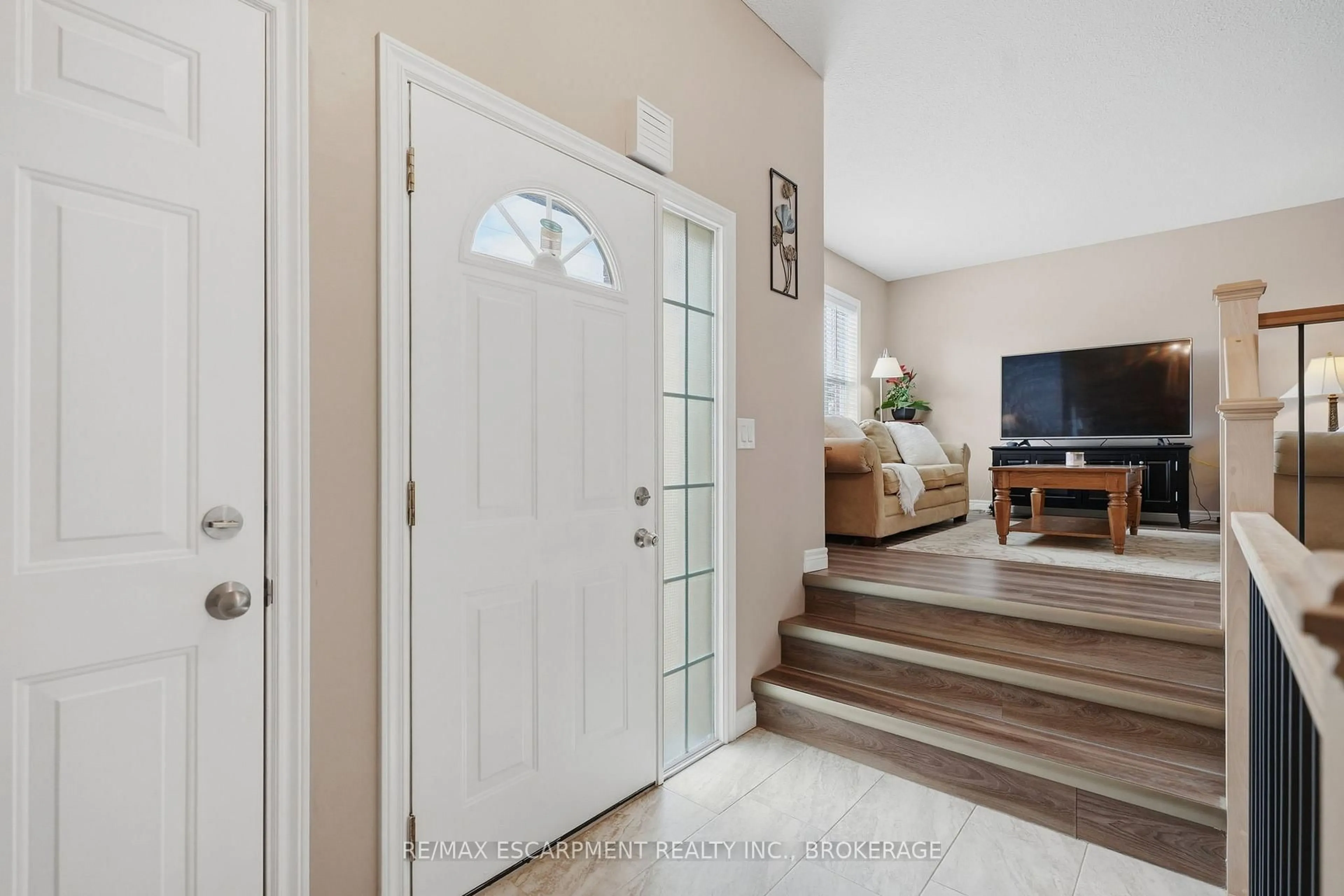 Indoor entryway for 3148 Jewell Ave, Fort Erie Ontario L0S 1N0