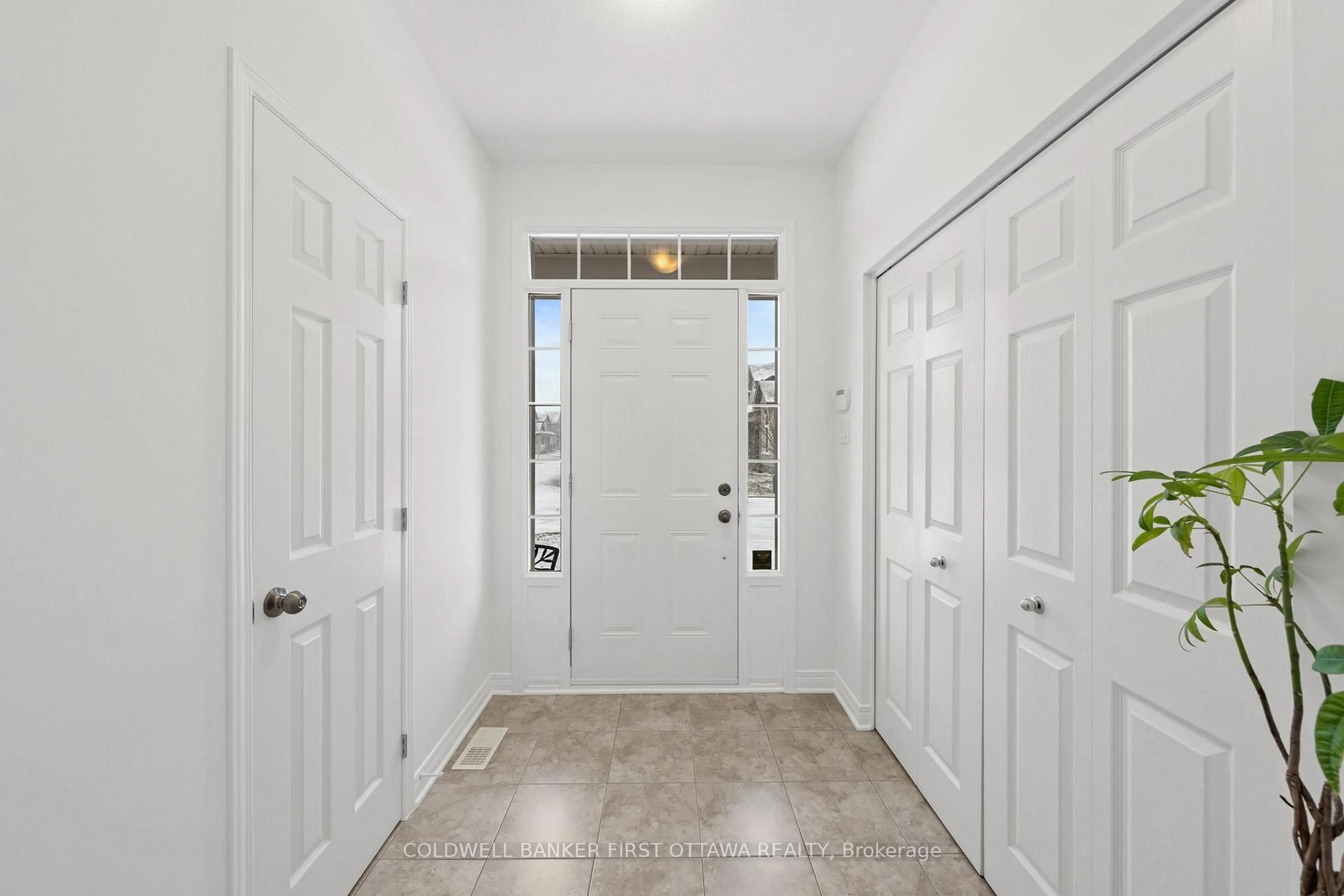 Indoor entryway for 220 Dave Smith Cres, Ottawa Ontario K4M 0B7