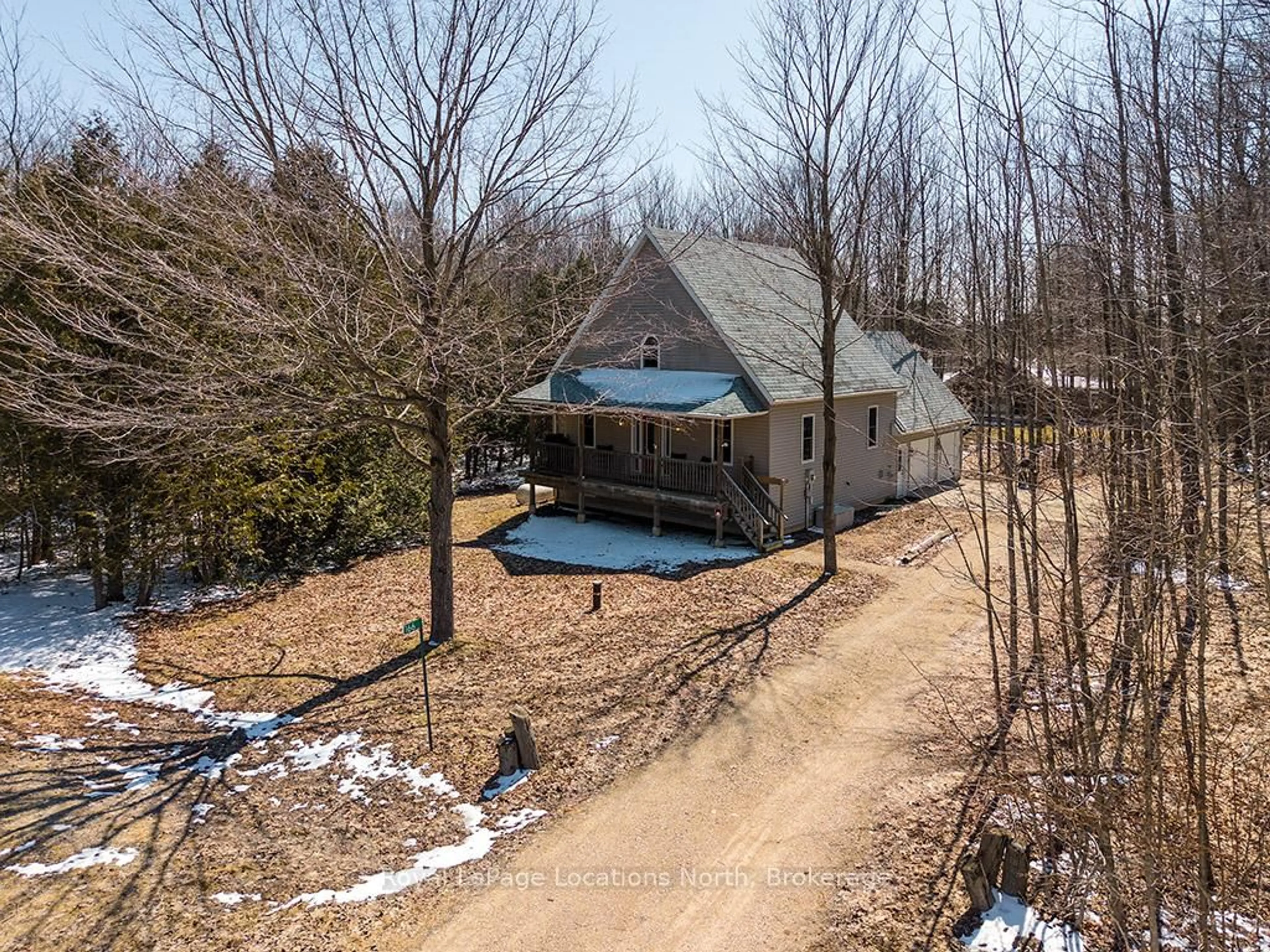 A pic from outside/outdoor area/front of a property/back of a property/a pic from drone, unknown for 166 Raglan St, Grey Highlands Ontario N0C 1E0