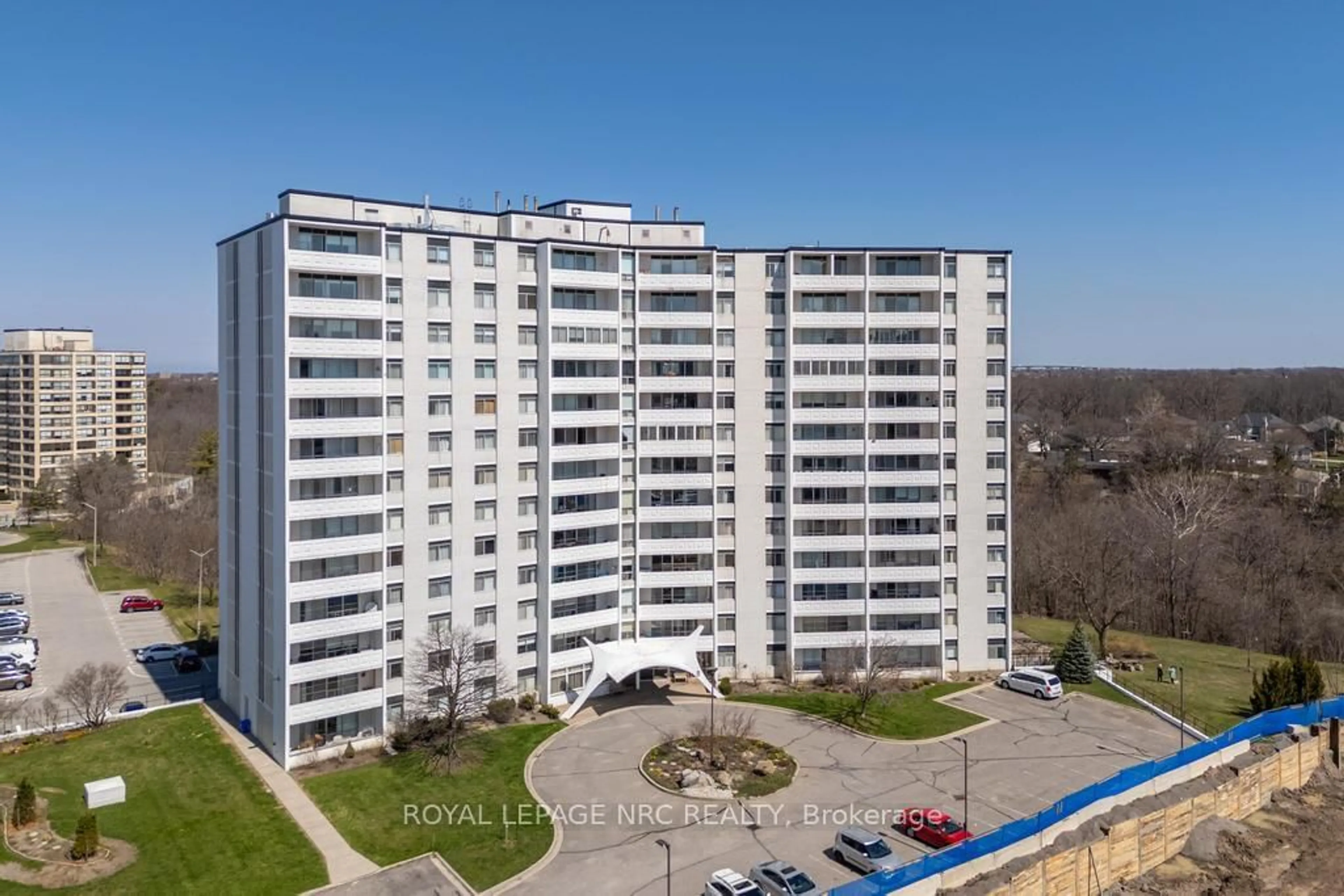 A pic from outside/outdoor area/front of a property/back of a property/a pic from drone, building for 15 Towering Hts #1205, St. Catharines Ontario L2T 3G7