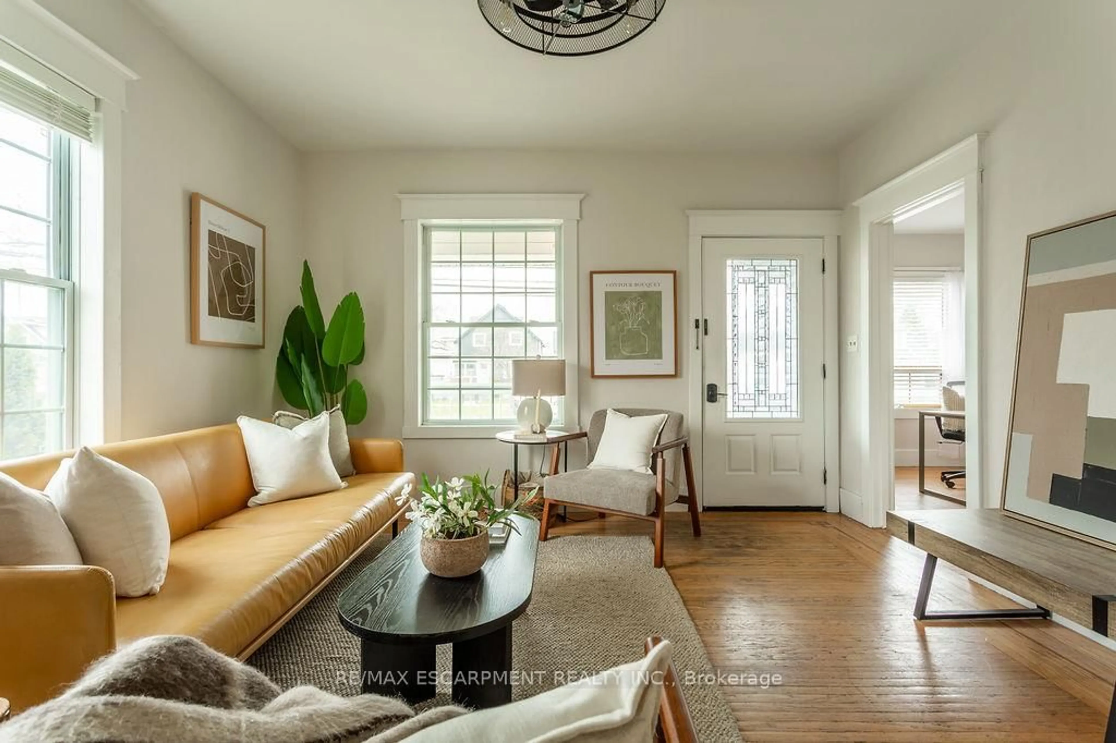 Living room with furniture, unknown for 270 Beach Blvd, Hamilton Ontario L8H 6W1