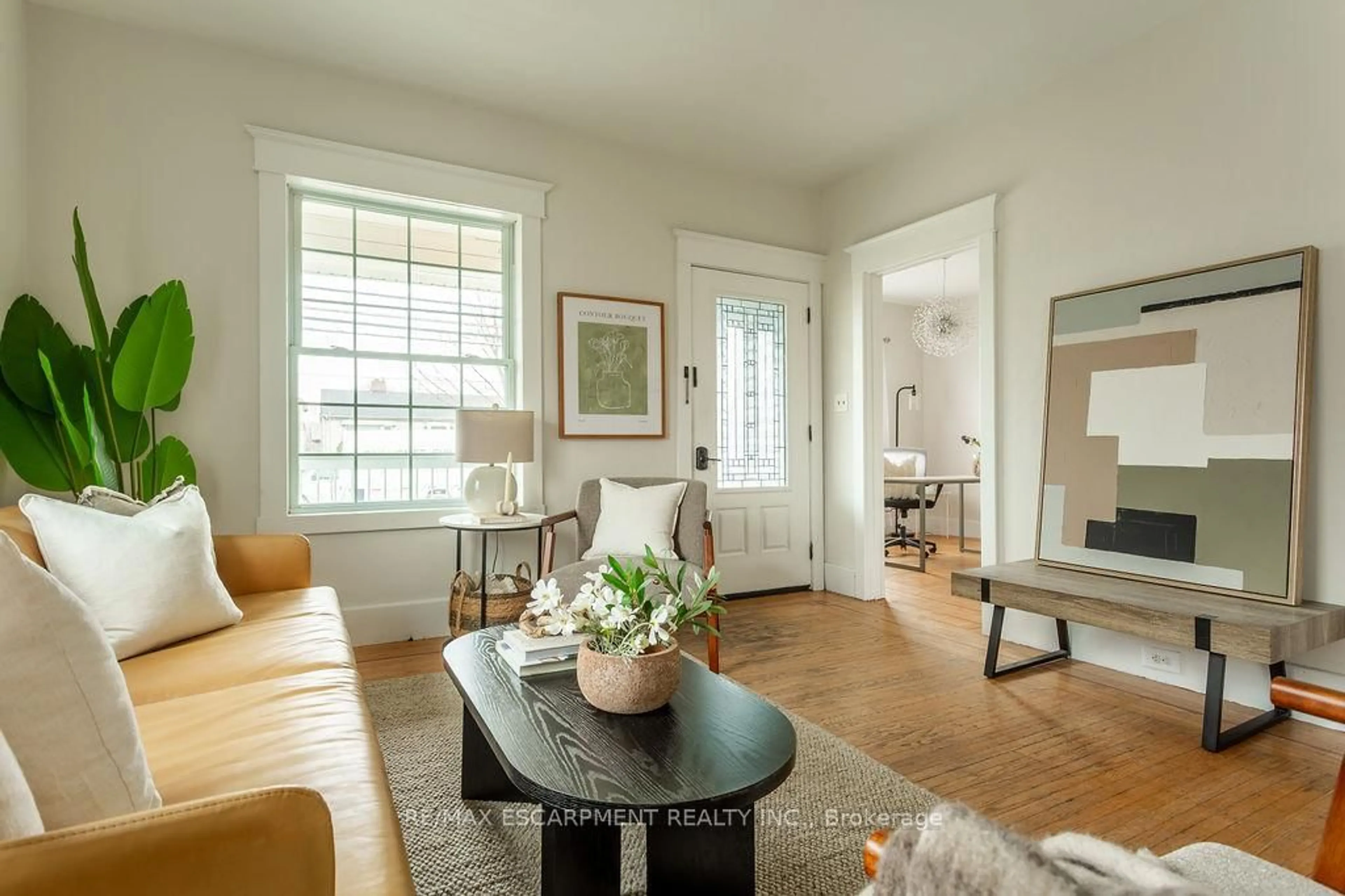 Living room with furniture, unknown for 270 Beach Blvd, Hamilton Ontario L8H 6W1