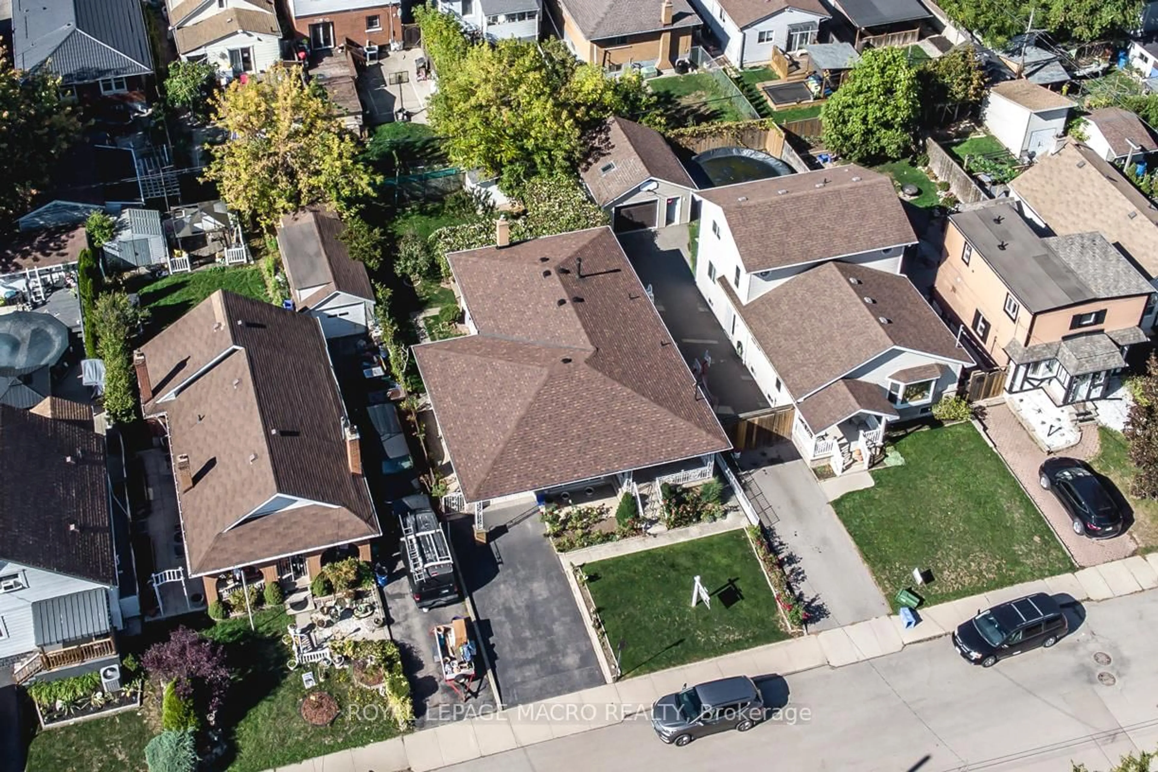A pic from outside/outdoor area/front of a property/back of a property/a pic from drone, street for 31 Adair Ave, Hamilton Ontario L8H 6A5