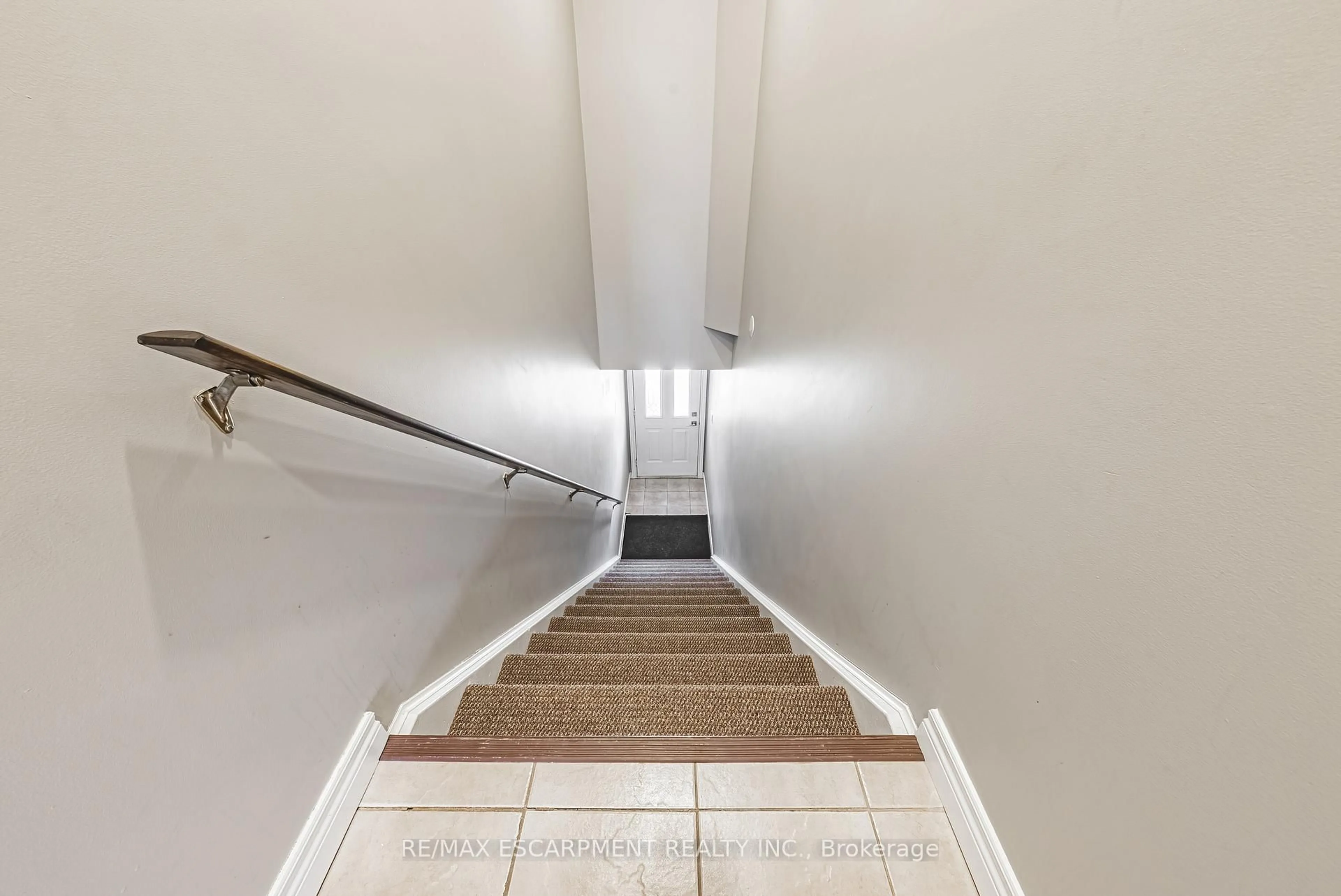 Stairs for 2 Harbour Dr #14, Hamilton Ontario L8E 6B1