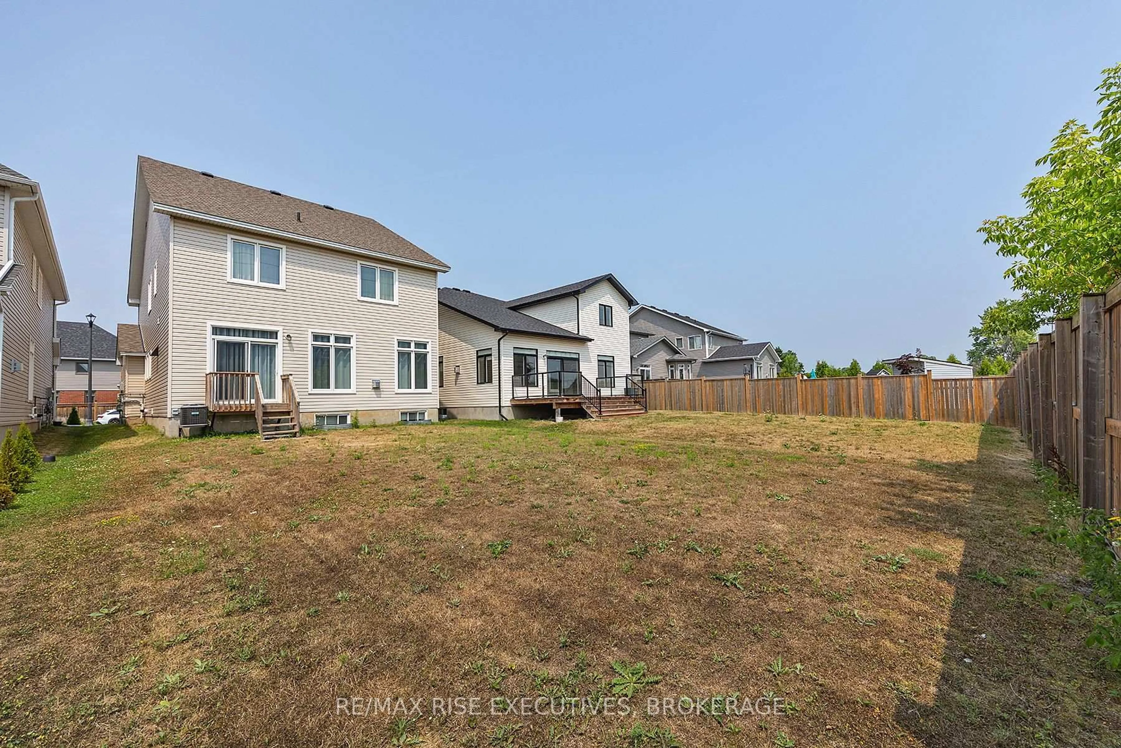 A pic from outside/outdoor area/front of a property/back of a property/a pic from drone, unknown for 648 Halloway Dr, Kingston Ontario K7K 0H4