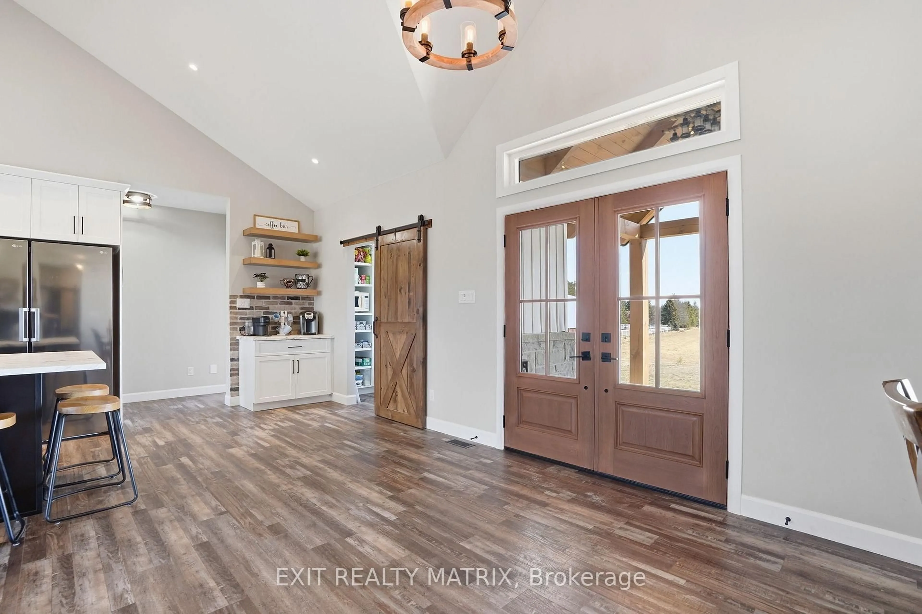 Indoor entryway for 1584 Calypso St, The Nation Ontario K0A 2M0