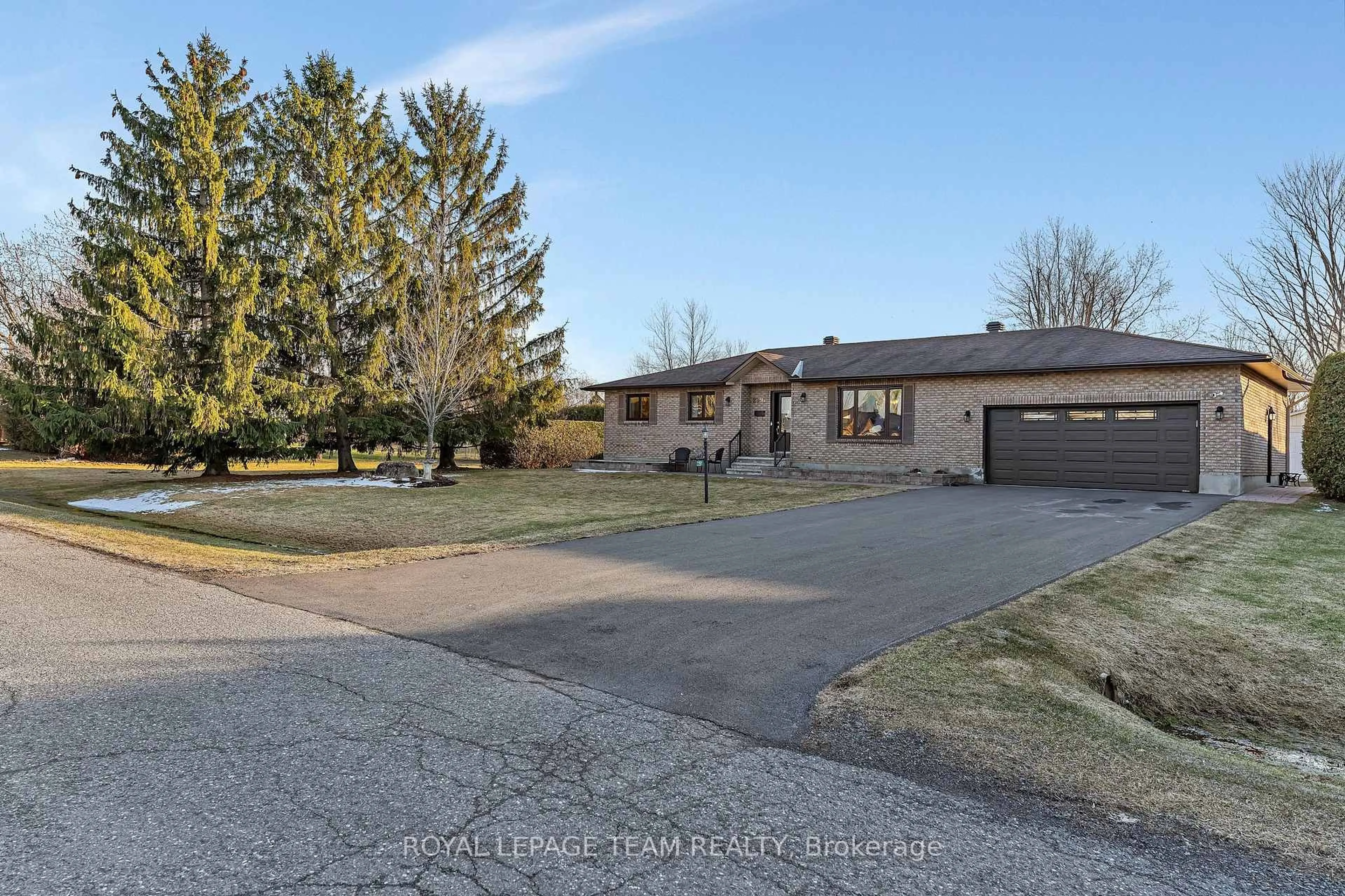 A pic from outside/outdoor area/front of a property/back of a property/a pic from drone, street for 2291 Relin Way, North Gower Ontario K0A 2T0