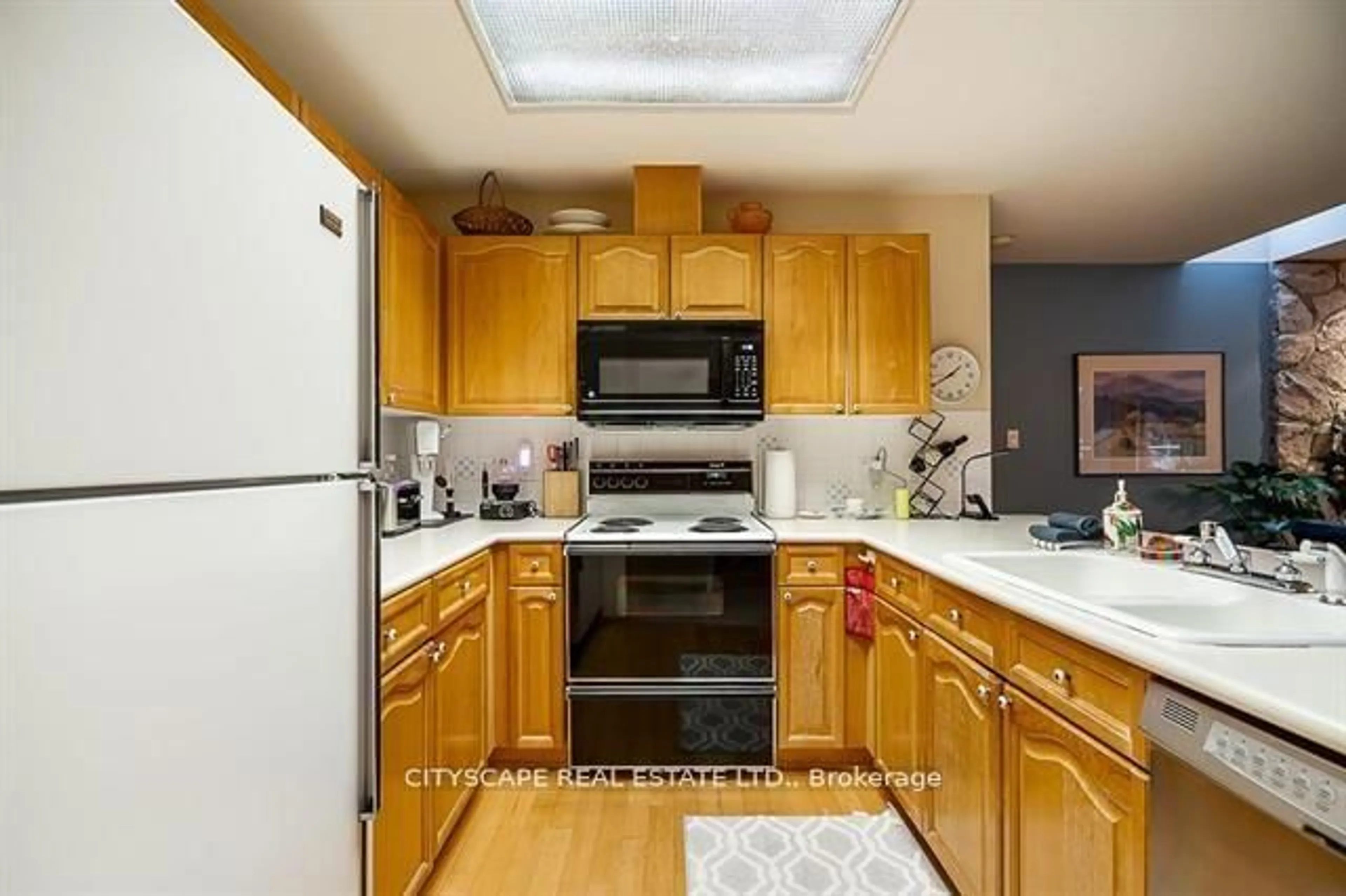 Standard kitchen, ceramic/tile floor for 4636 Blackcomb Way #31, Out of Area British Columbia V8E 0H2