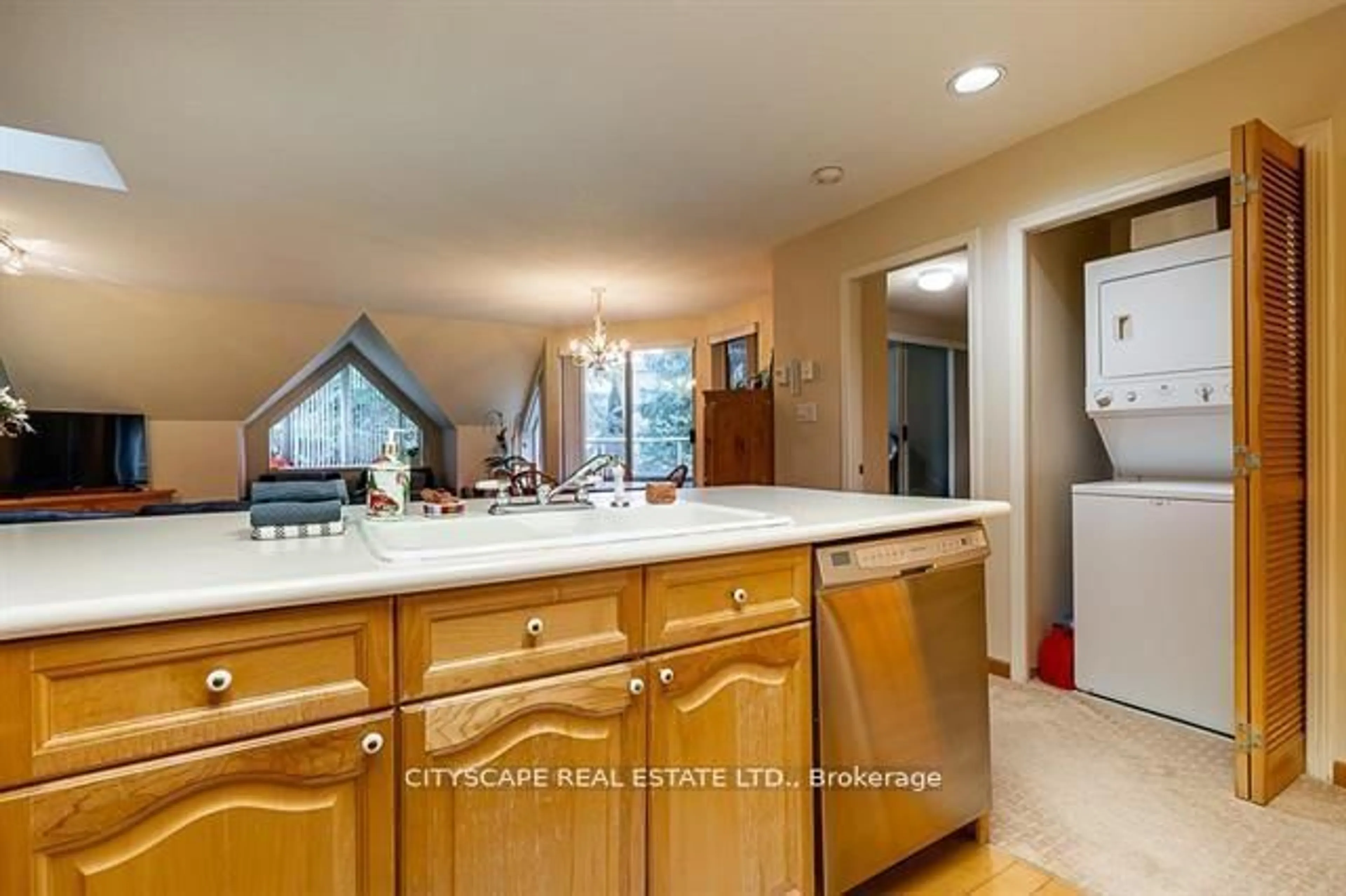 Open concept kitchen, ceramic/tile floor for 4636 Blackcomb Way #31, Out of Area British Columbia V8E 0H2
