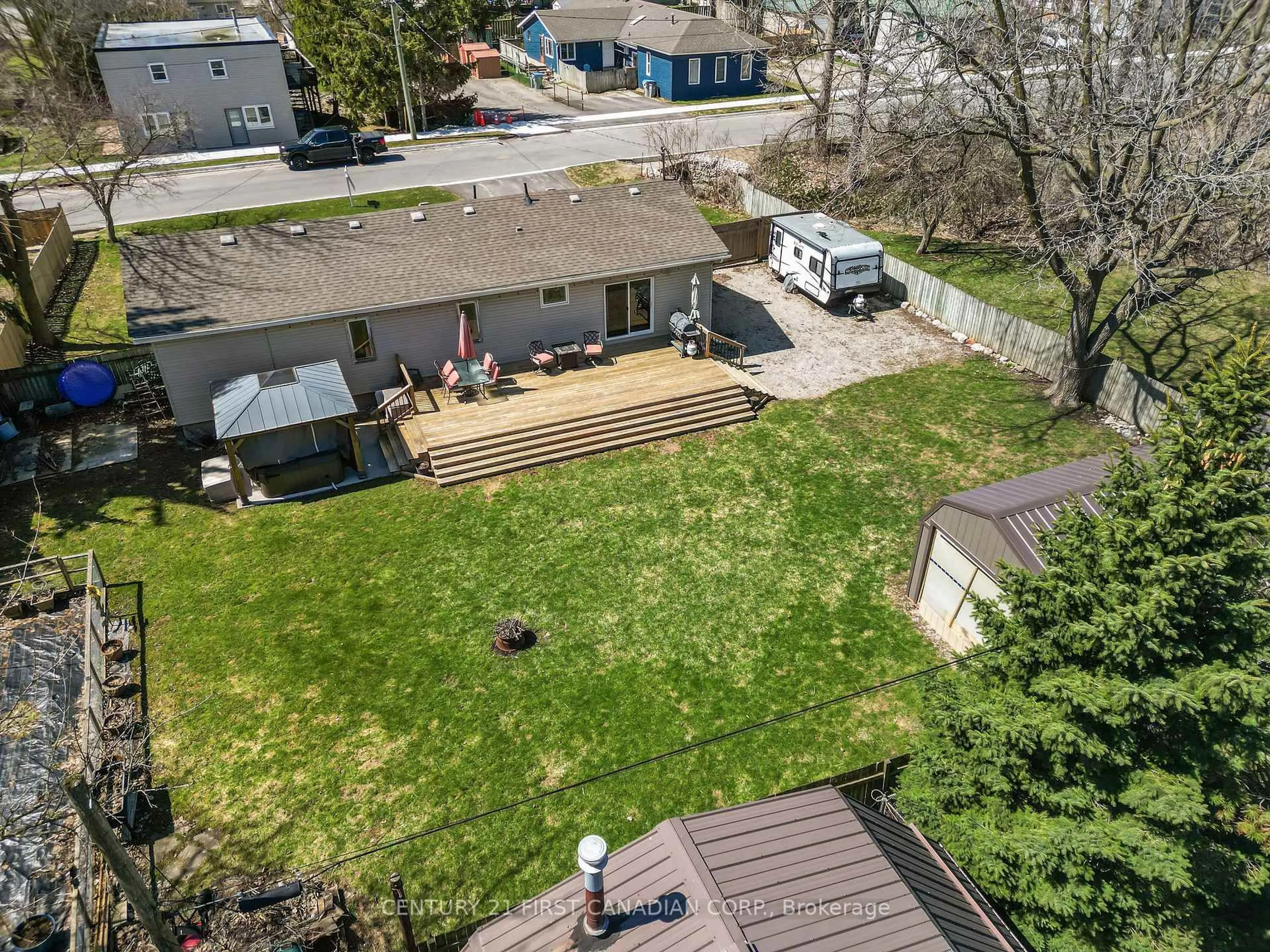 A pic from outside/outdoor area/front of a property/back of a property/a pic from drone, unknown for 184 Water St, Lucan Biddulph Ontario N0M 2J0