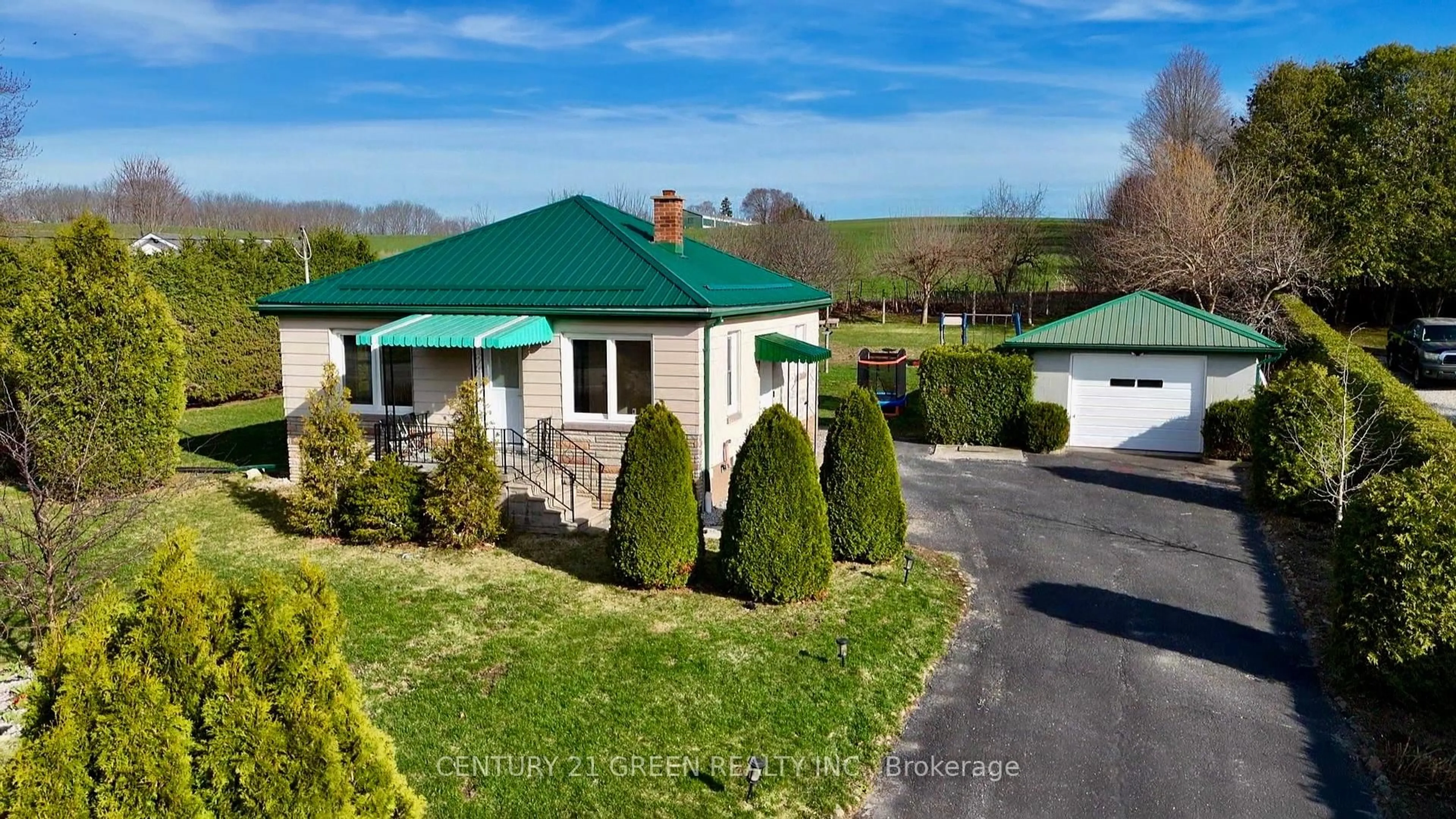 A pic from outside/outdoor area/front of a property/back of a property/a pic from drone, unknown for 584050 Beachville Rd, South-West Oxford Ontario N5C 3J5