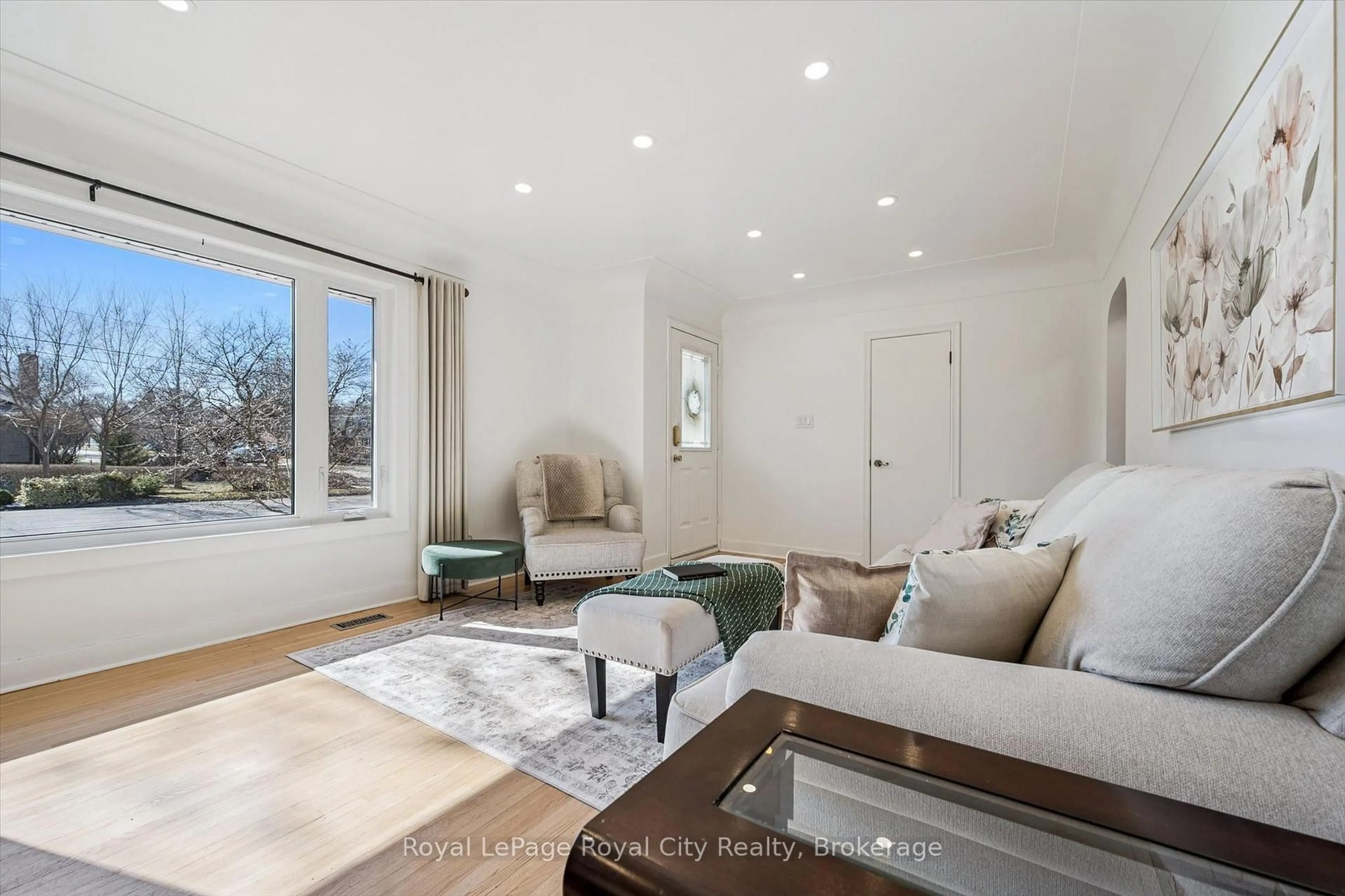 Living room with furniture, unknown for 2 Cadillac Dr, Guelph Ontario N1E 2B5