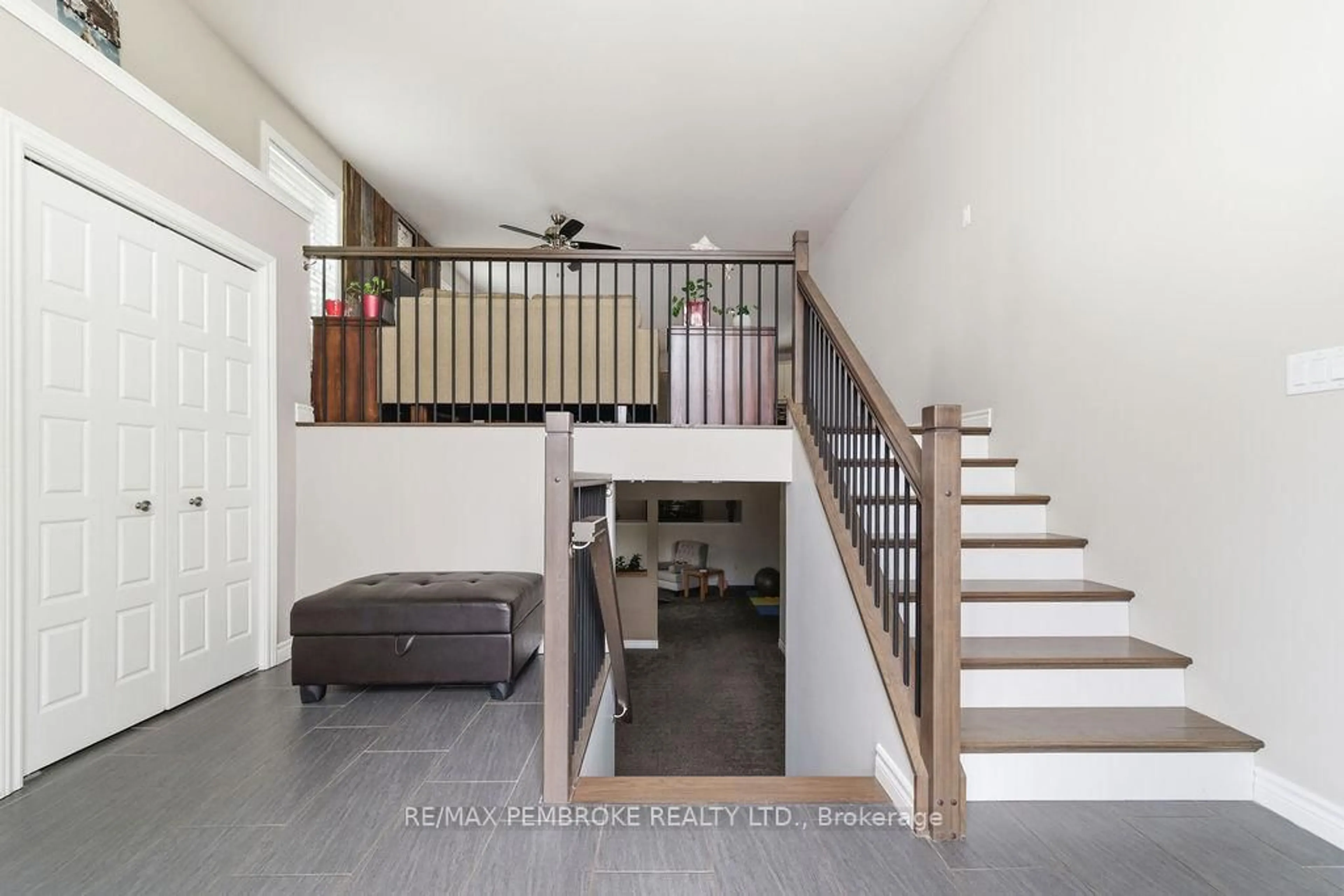 Unknown for 21A East St, Petawawa Ontario K8H 2N7