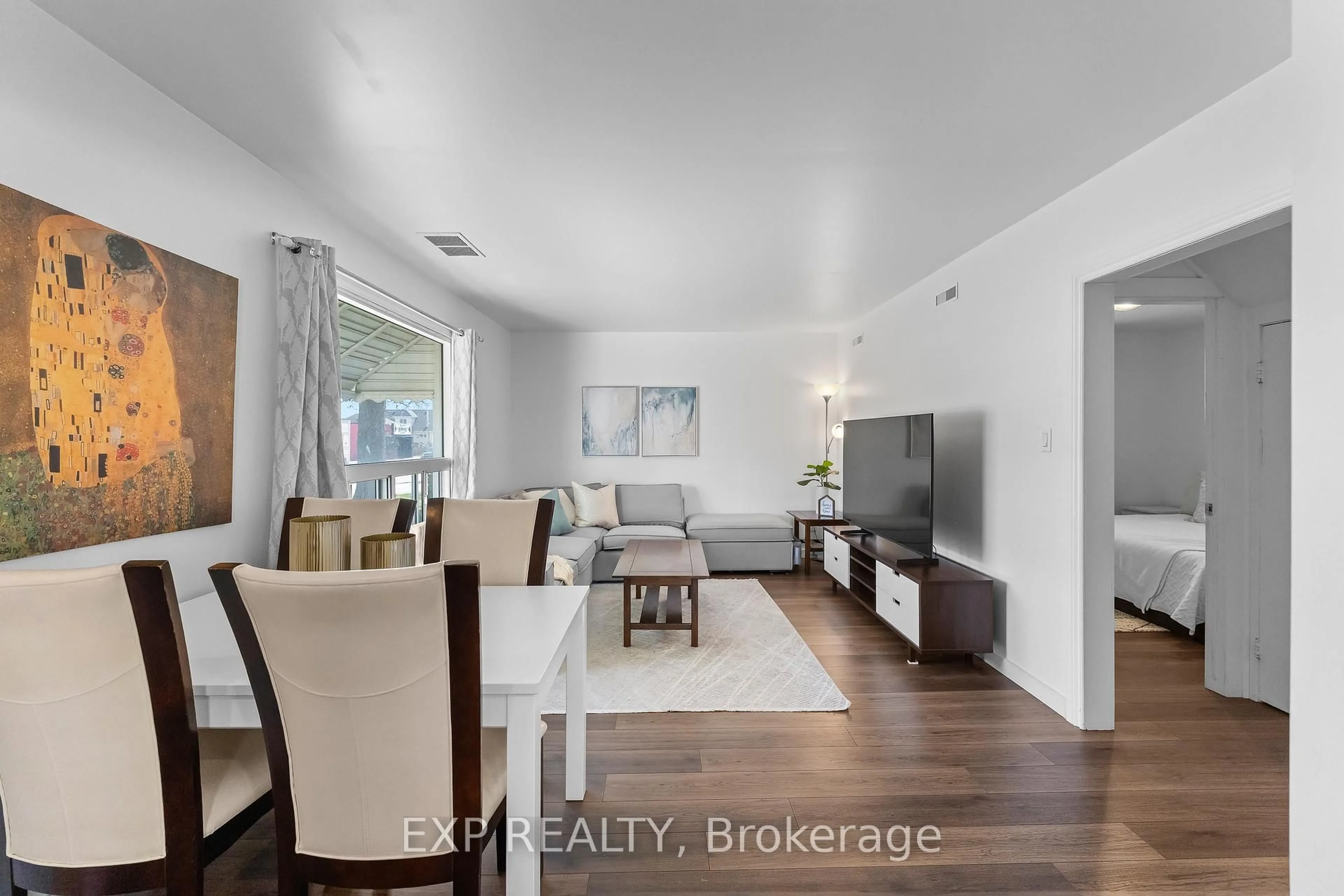 Living room with furniture, unknown for 271 Crowland Ave, Welland Ontario L3B 1X5