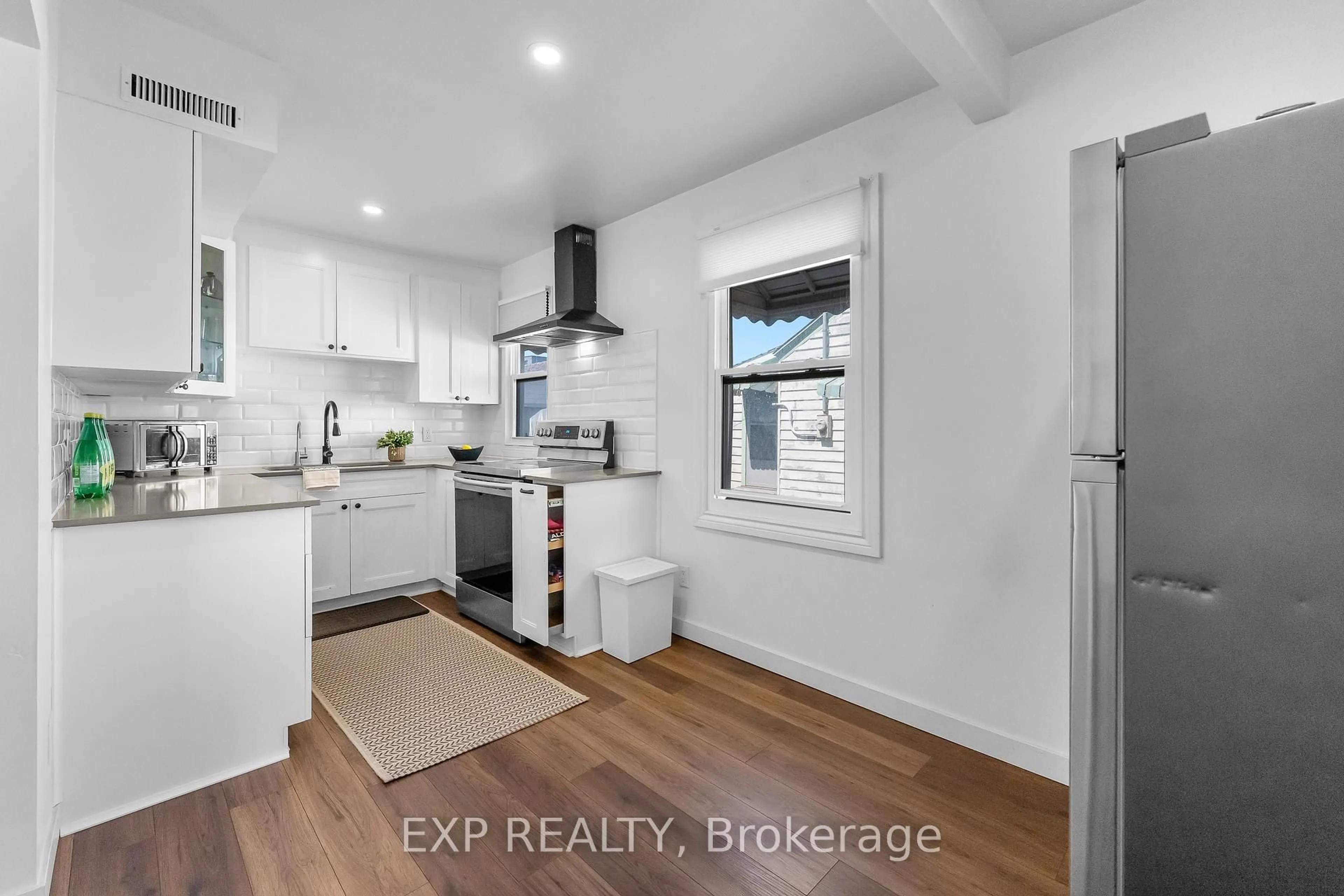 Open concept kitchen, ceramic/tile floor for 271 Crowland Ave, Welland Ontario L3B 1X5