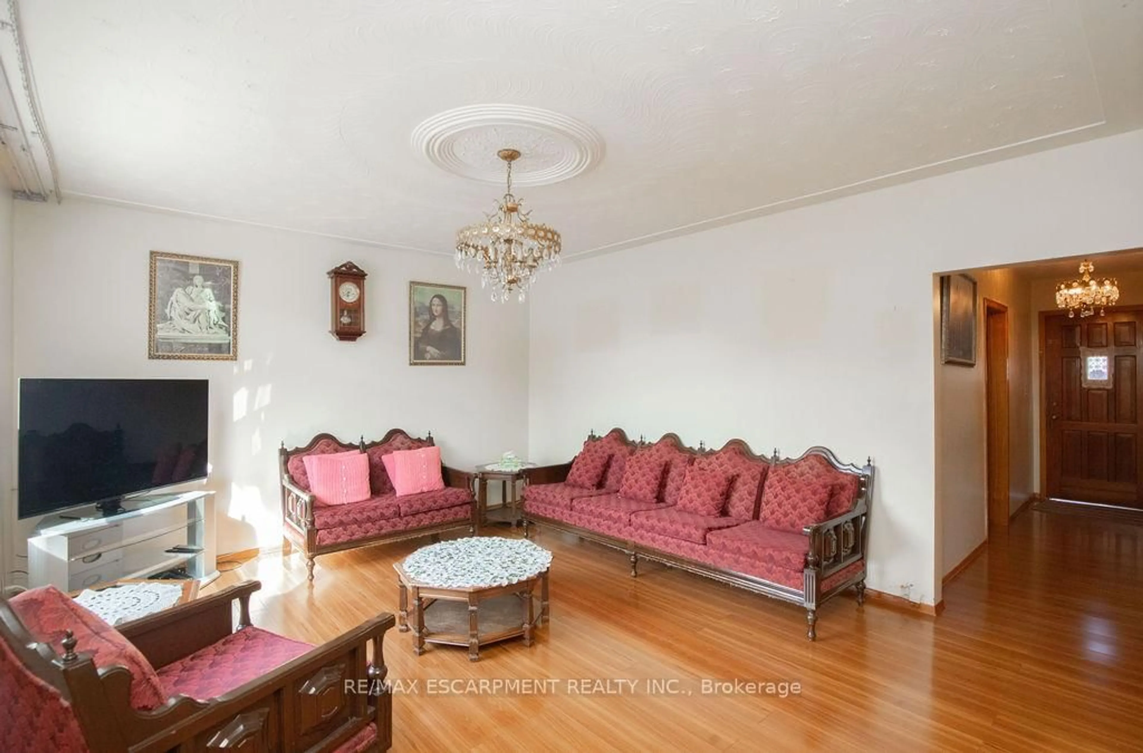 Living room with furniture, unknown for 91 Pearl St, Hamilton Ontario L8R 2Z2