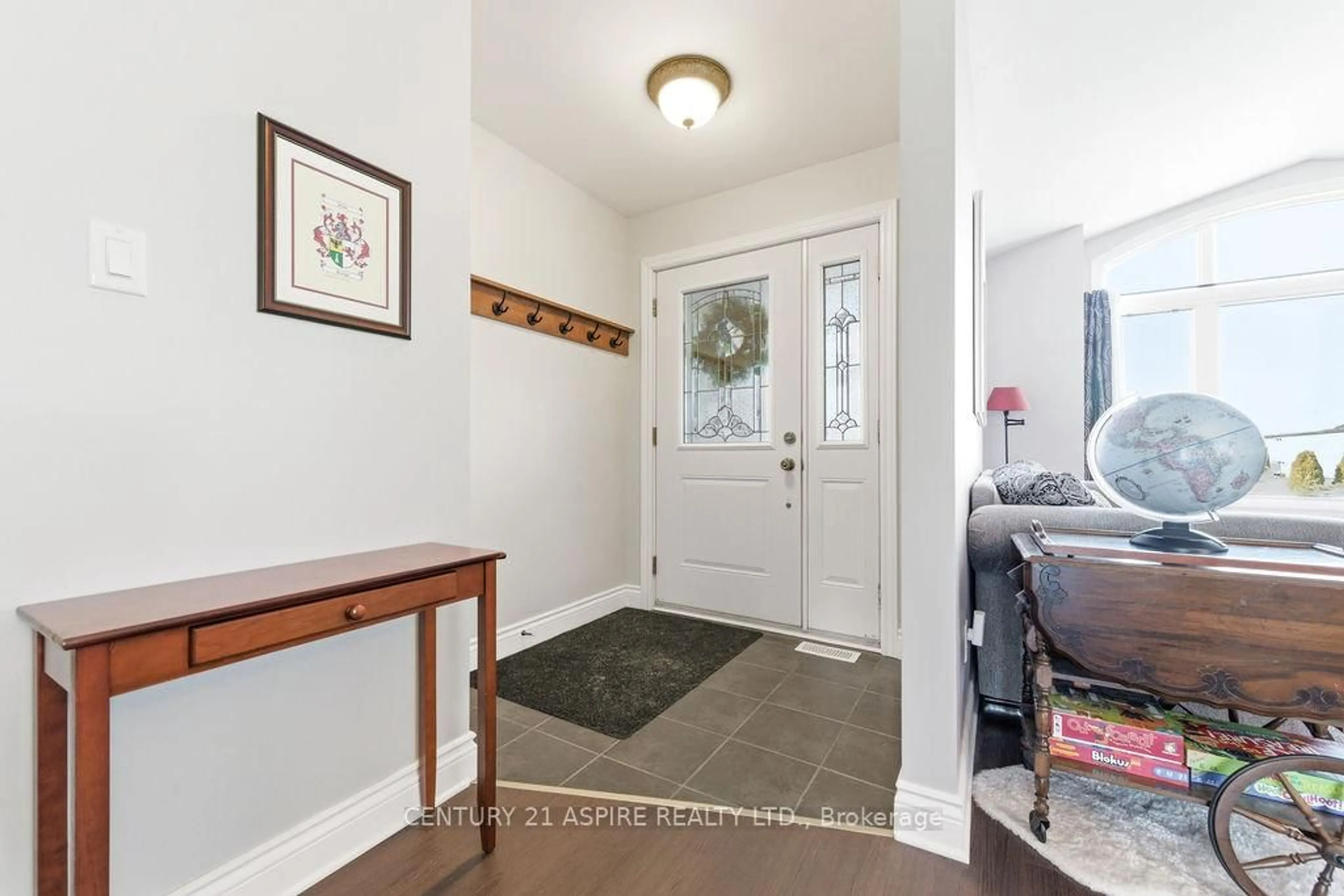 Indoor entryway for 523 Turning Stone Cres, Petawawa Ontario K8H 0B3