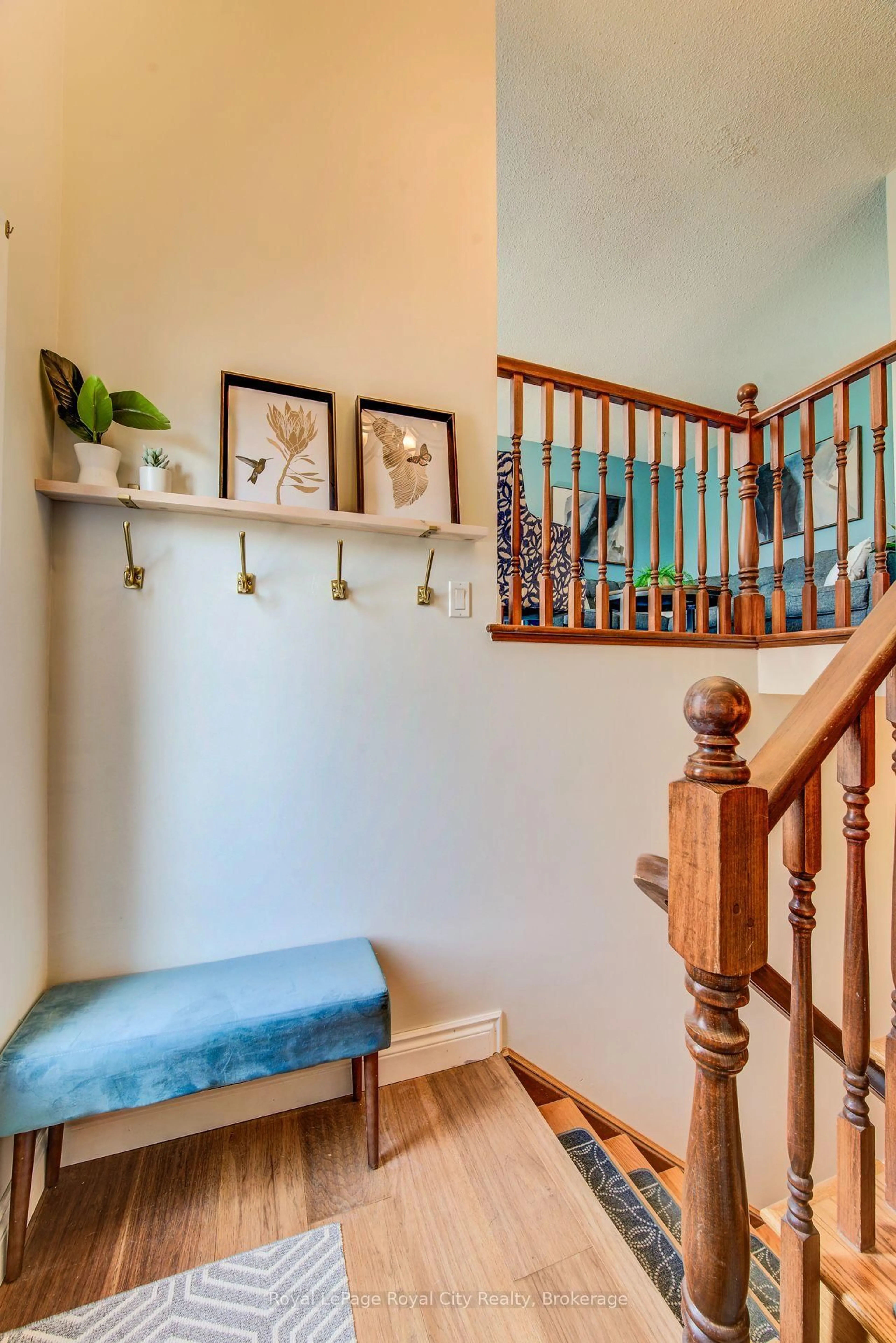 Indoor entryway for 418 Imperial Rd, Guelph Ontario N1K 1J9