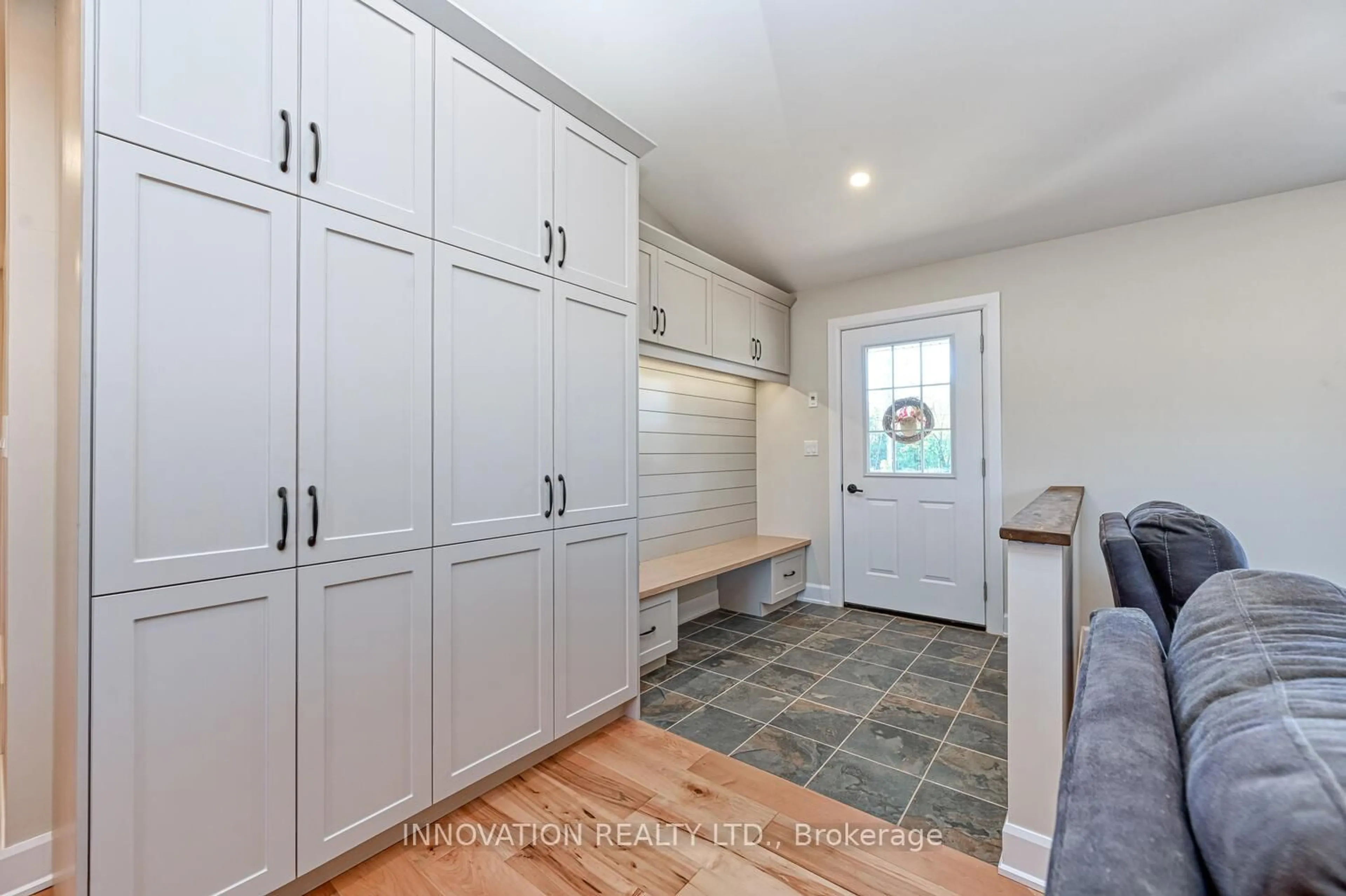 Laundry room for 7462 County Road 21 Rd, Augusta Ontario K0E 1X0