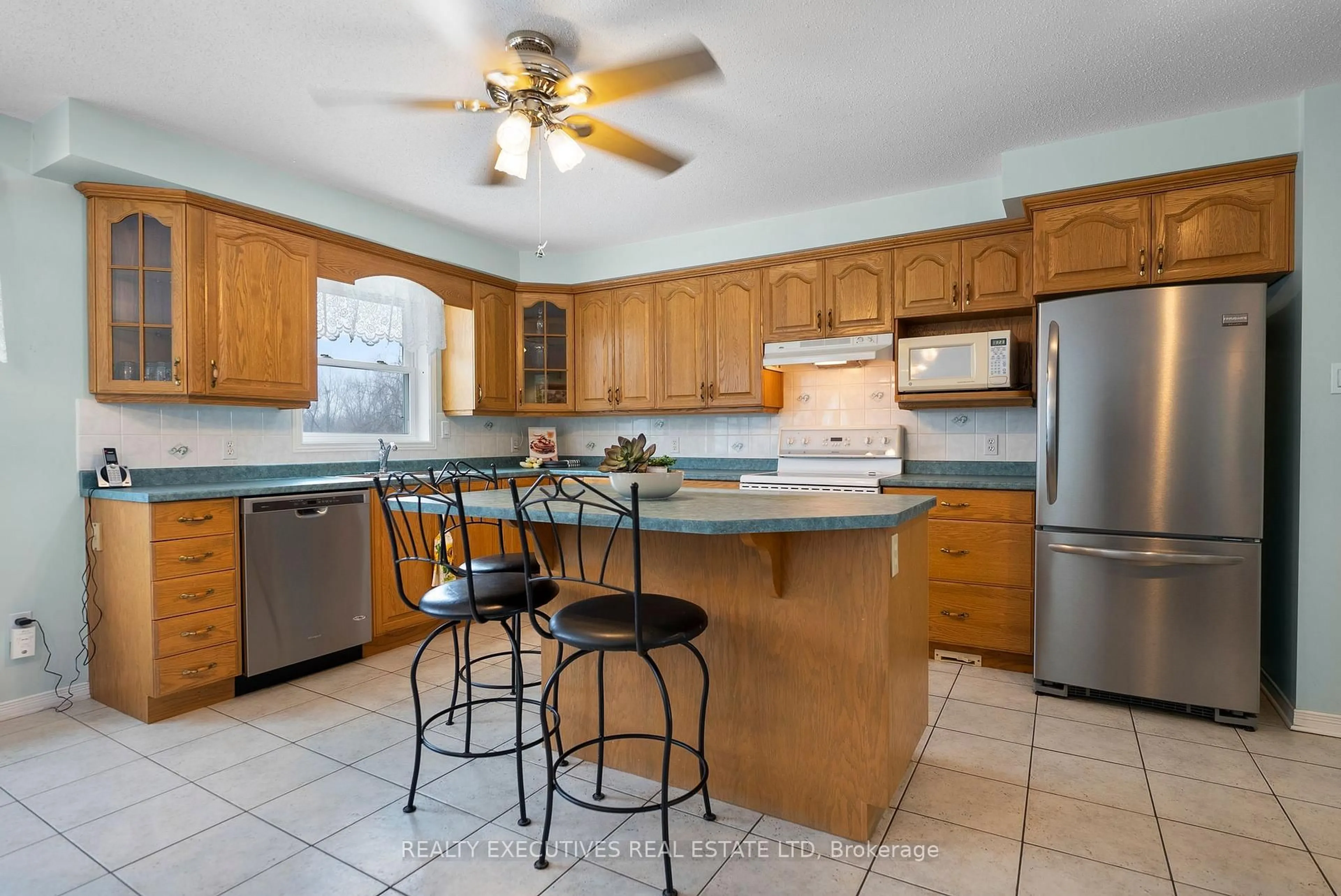 Open concept kitchen, ceramic/tile floor for 7854 Morningside Ave, Vernon Ontario K0A 3J0
