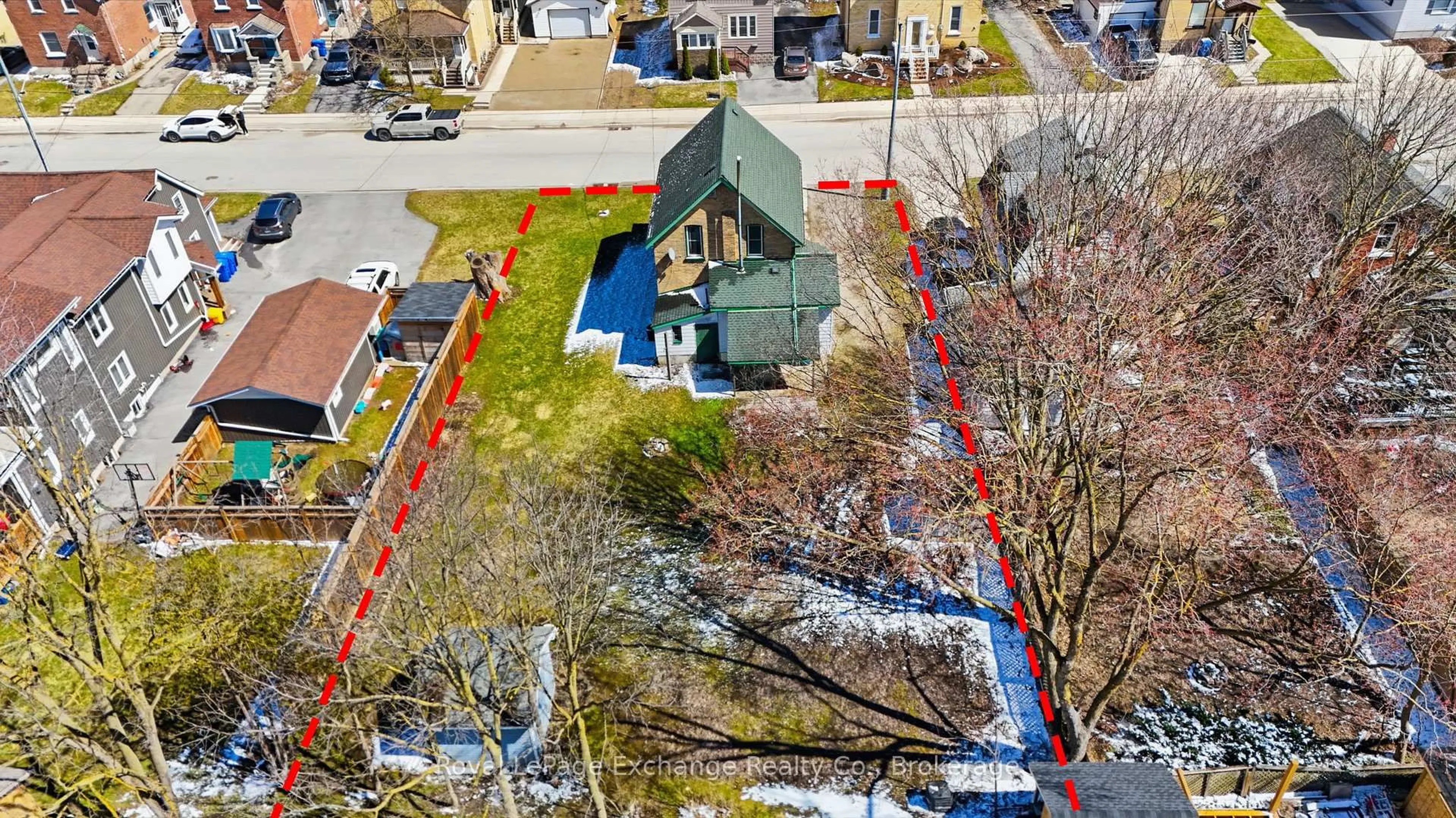 A pic from outside/outdoor area/front of a property/back of a property/a pic from drone, street for 588 11th Ave, Hanover Ontario N4N 2S6