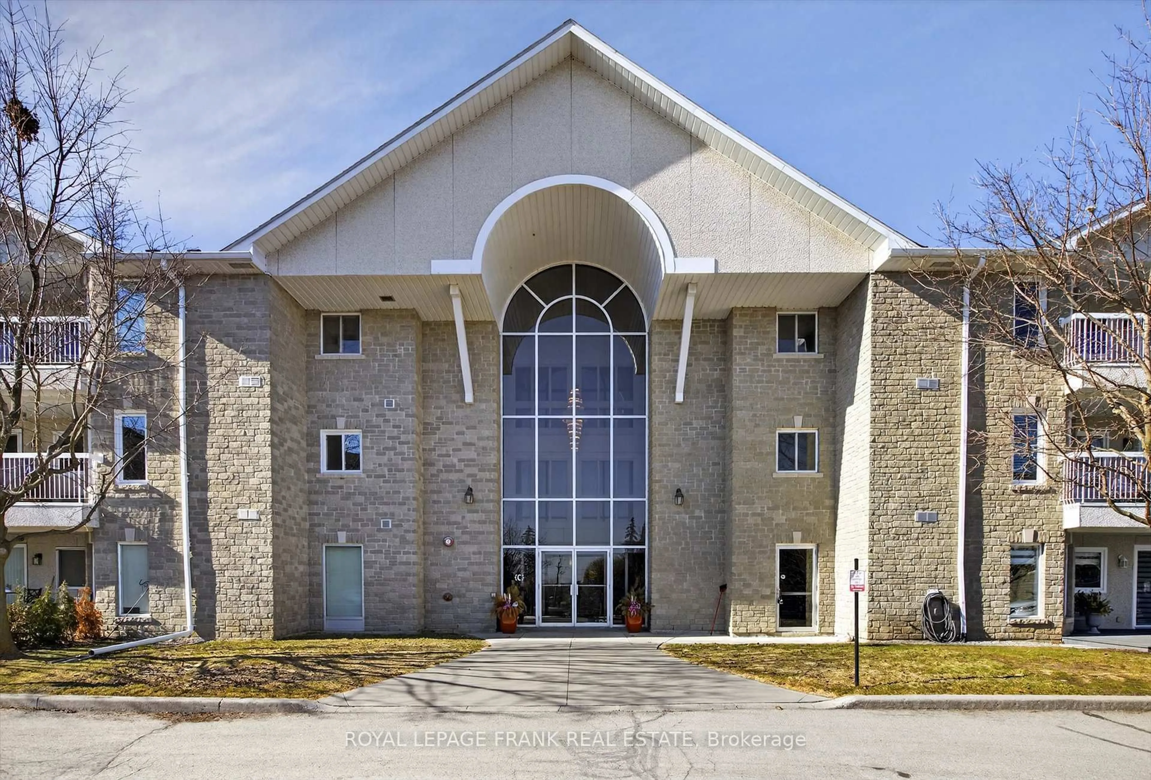 Indoor foyer for 1099 Clonsilla Ave #Bldg C #310, Peterborough Ontario K9J 8L8