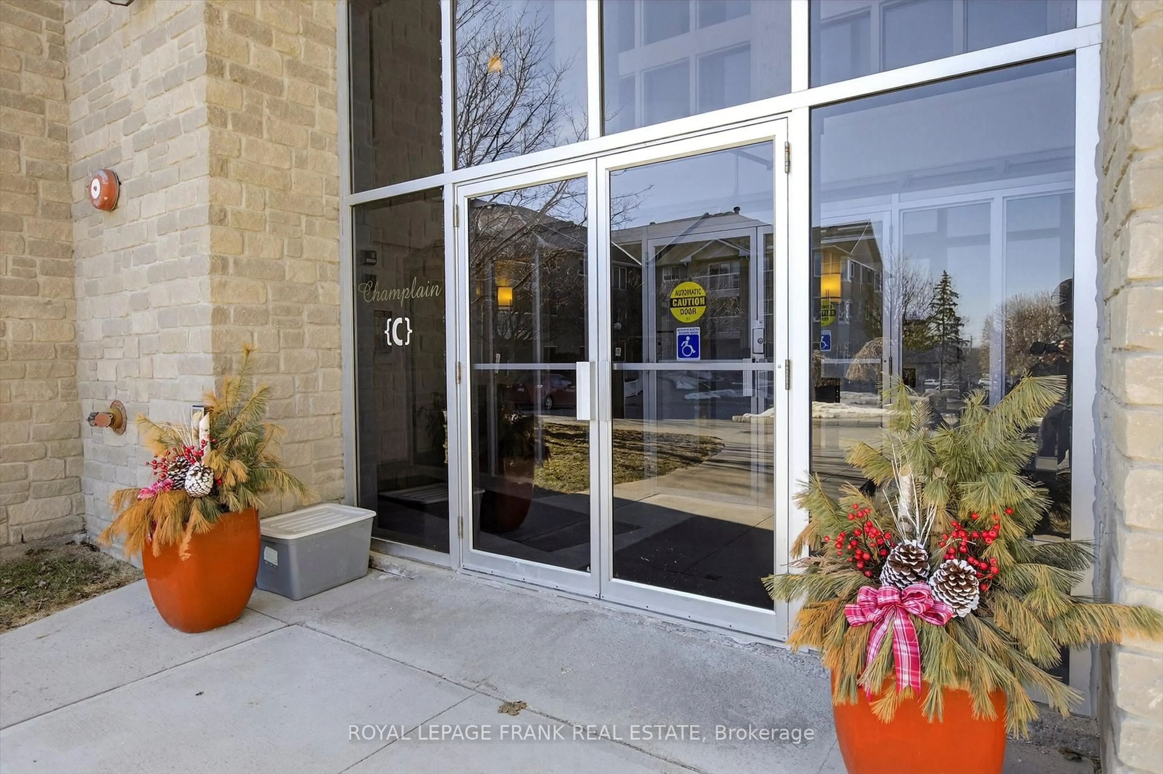 Indoor foyer for 1099 Clonsilla Ave #Bldg C #310, Peterborough Ontario K9J 8L8