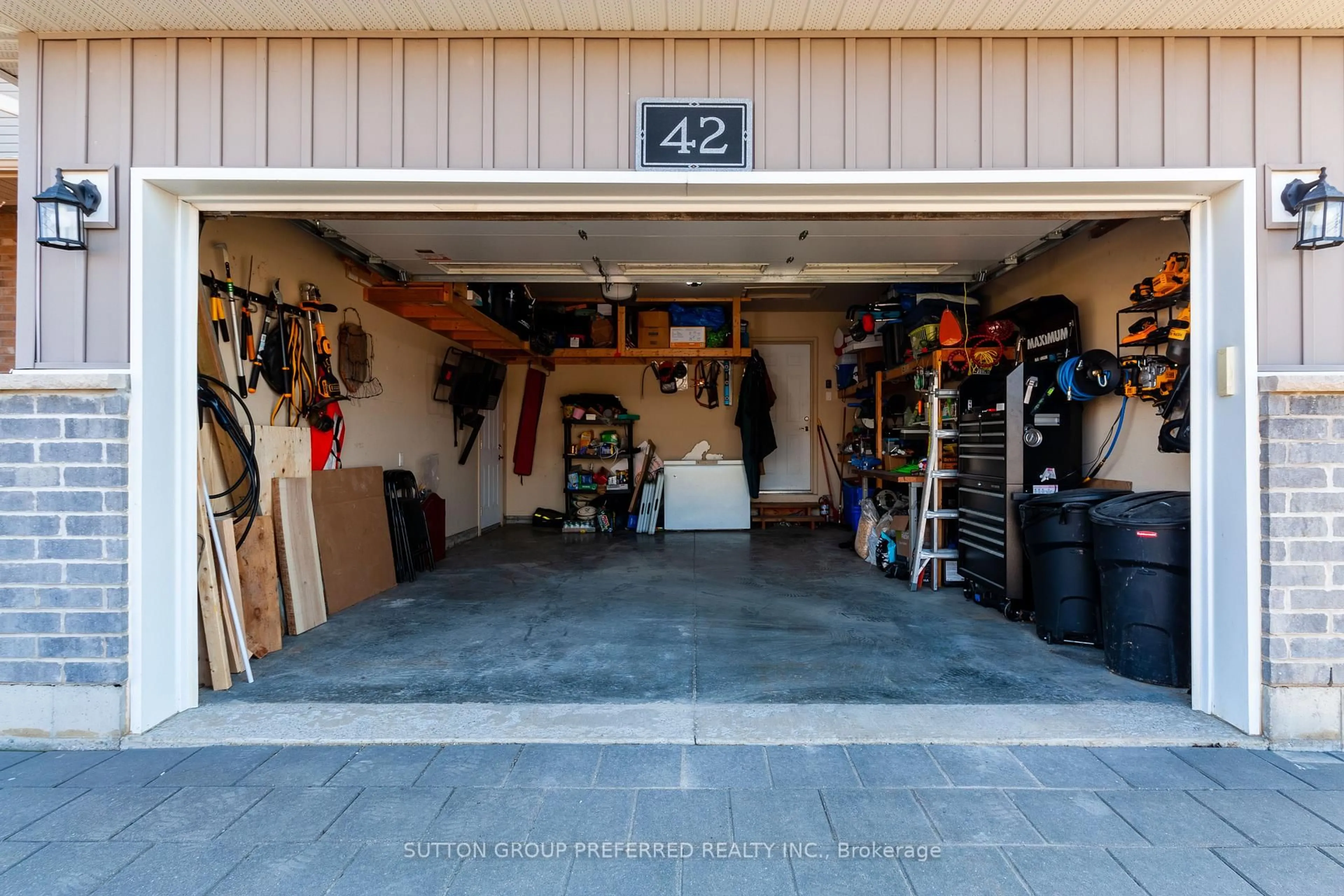 Indoor garage for 42 Leesboro Tr, Thames Centre Ontario N0M 2P0