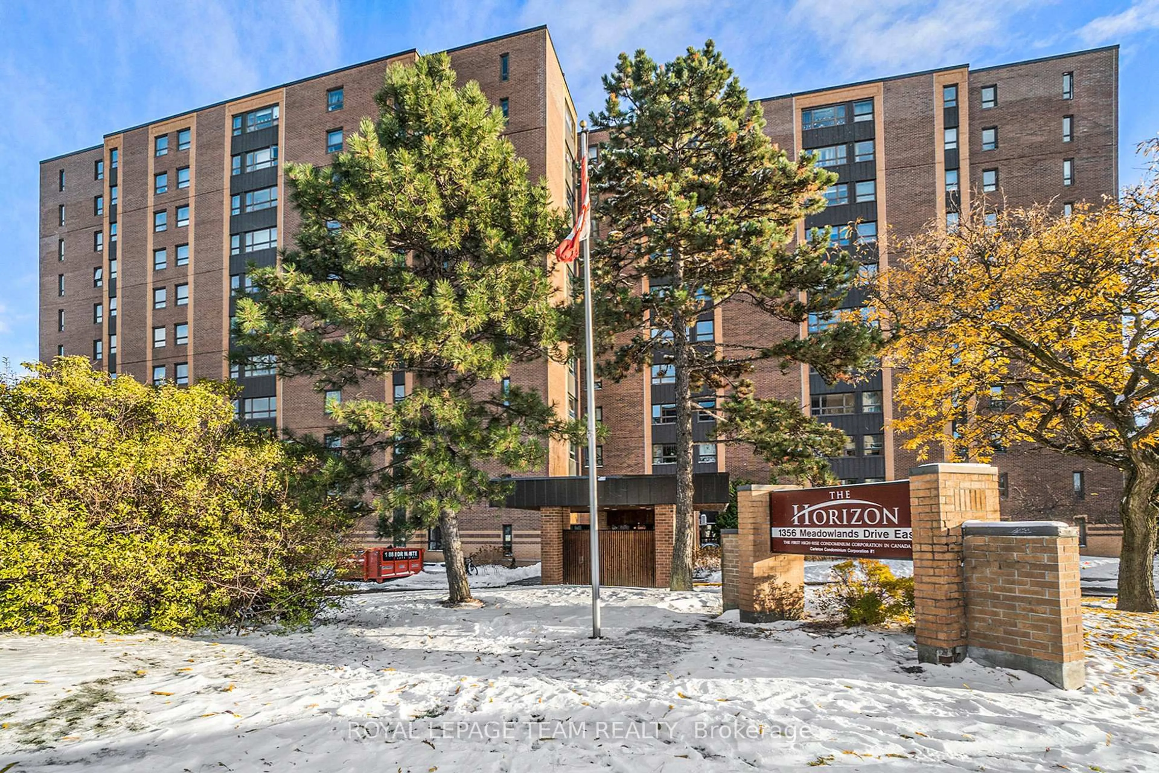 Indoor foyer for 1356 Meadowlands Dr #705, Ottawa Ontario K2E 6K6