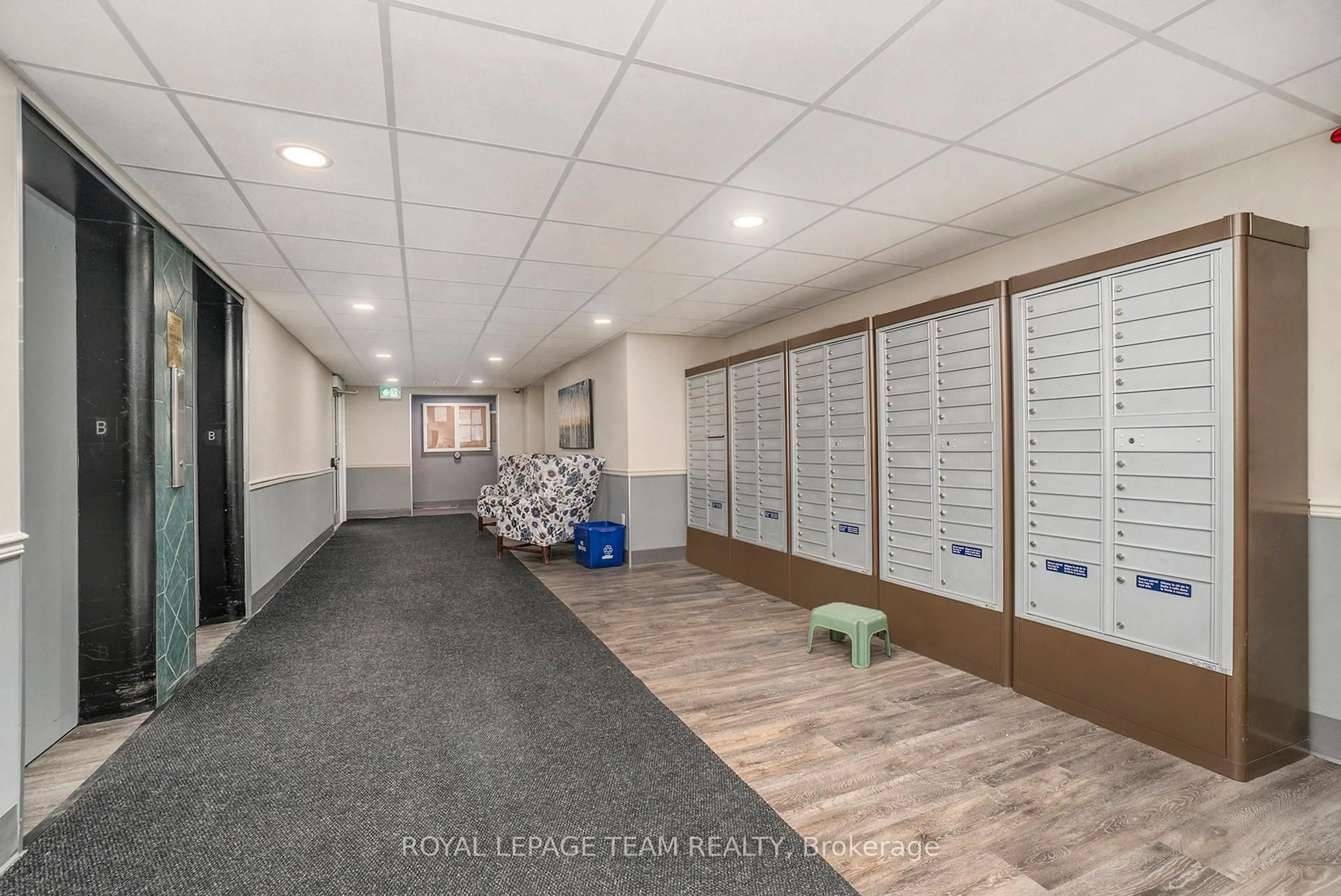 Indoor foyer for 1356 Meadowlands Dr #705, Ottawa Ontario K2E 6K6