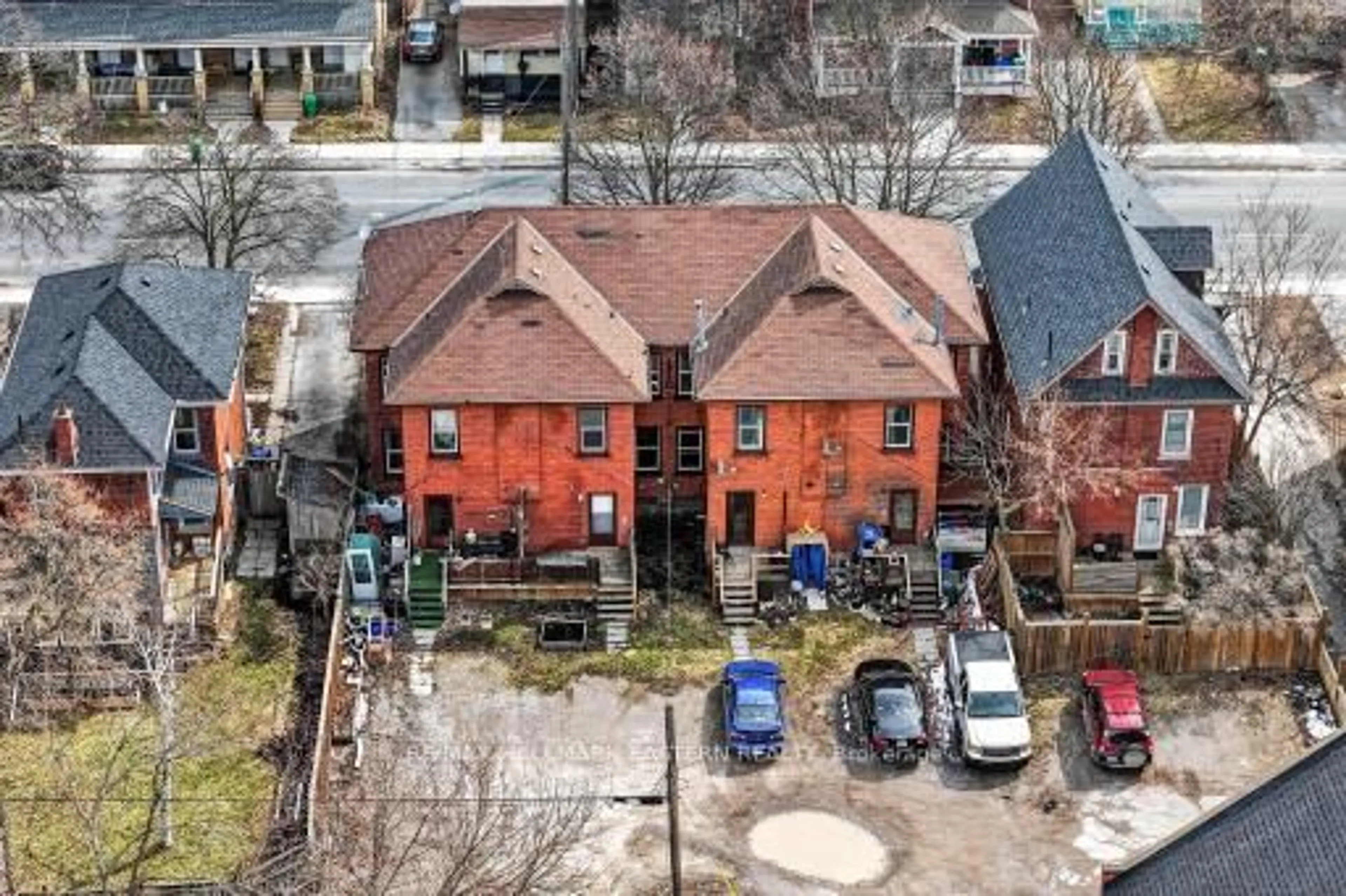 A pic from outside/outdoor area/front of a property/back of a property/a pic from drone, street for 173 Rubidge St, Peterborough Ontario K9J 3N6