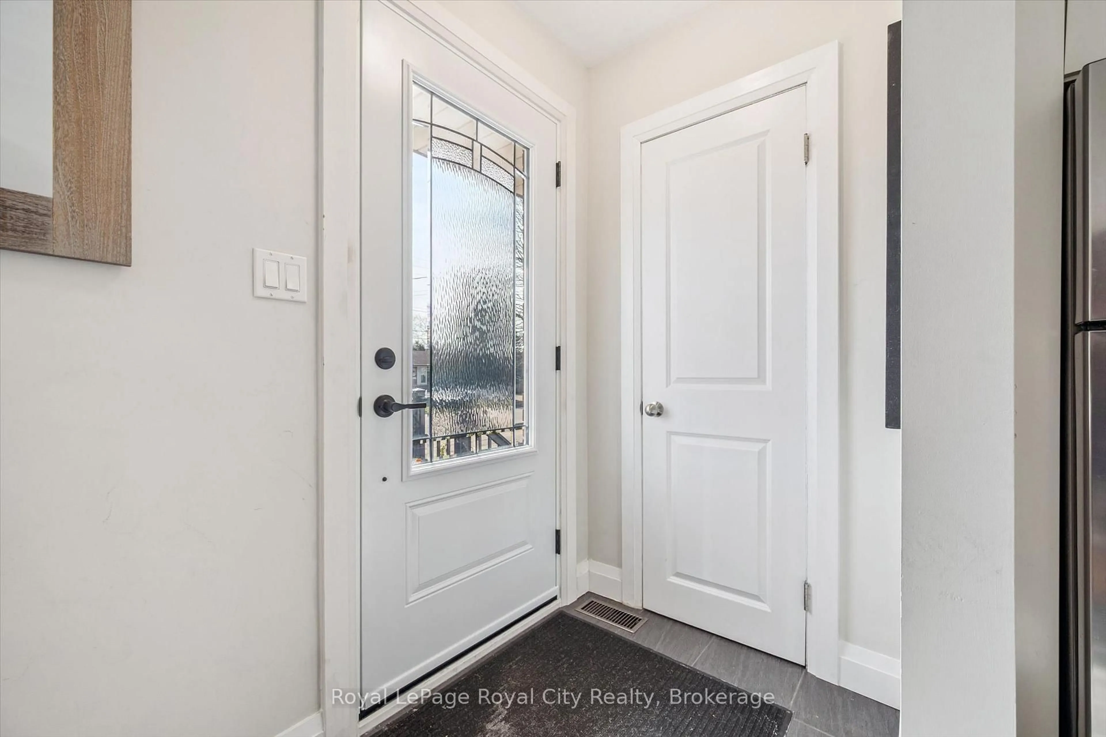 Indoor entryway for 103 William St, Guelph Ontario N1E 5G2