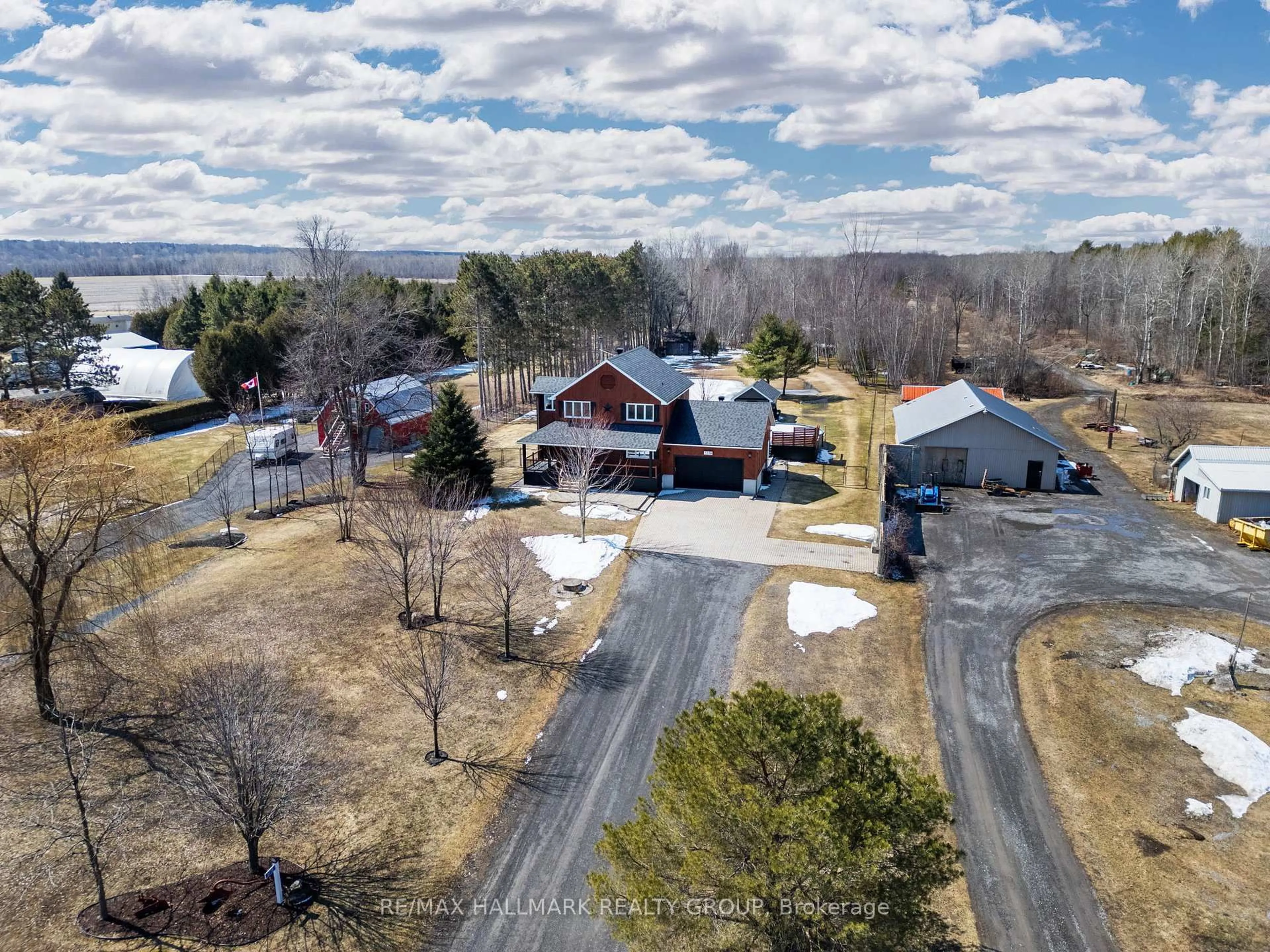 A pic from outside/outdoor area/front of a property/back of a property/a pic from drone, mountain view for 3778 Bouvier Rd, Clarence-Rockland Ontario K0A 1E0