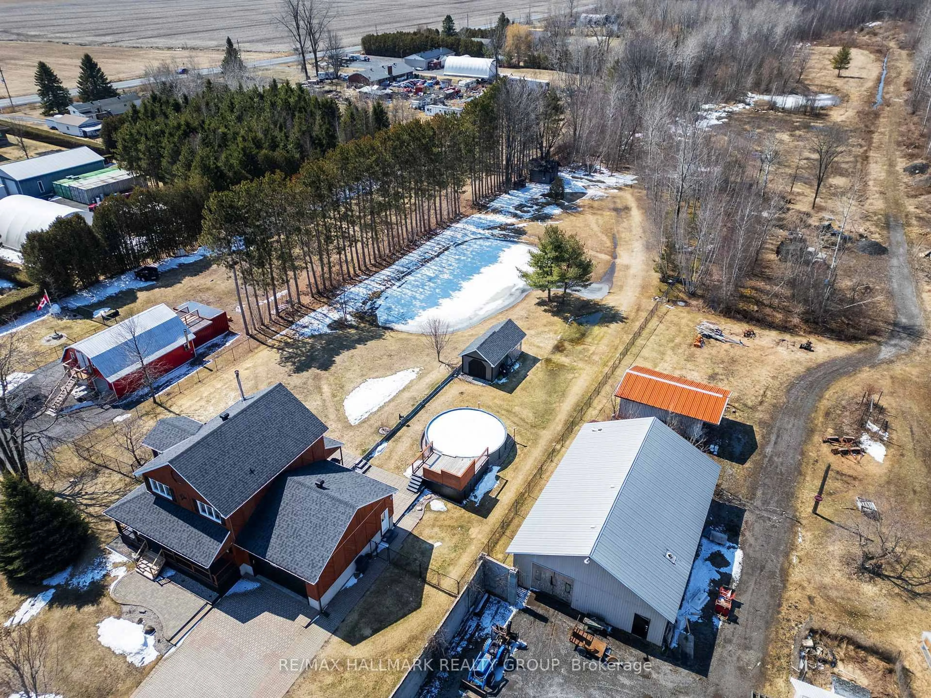 A pic from outside/outdoor area/front of a property/back of a property/a pic from drone, street for 3778 Bouvier Rd, Clarence-Rockland Ontario K0A 1E0