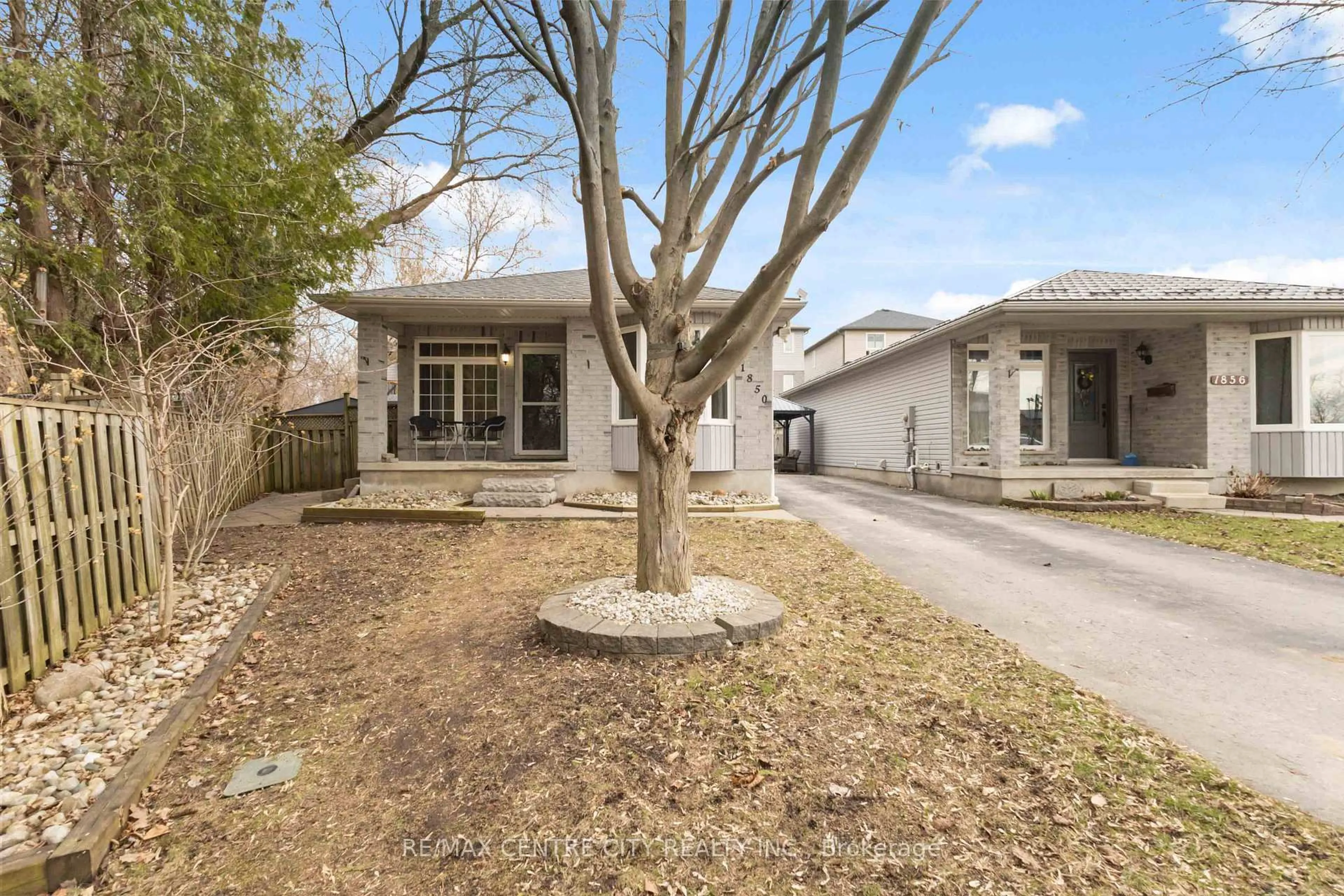 A pic from outside/outdoor area/front of a property/back of a property/a pic from drone, street for 1850 Purcell Dr, London East Ontario N5W 6E3