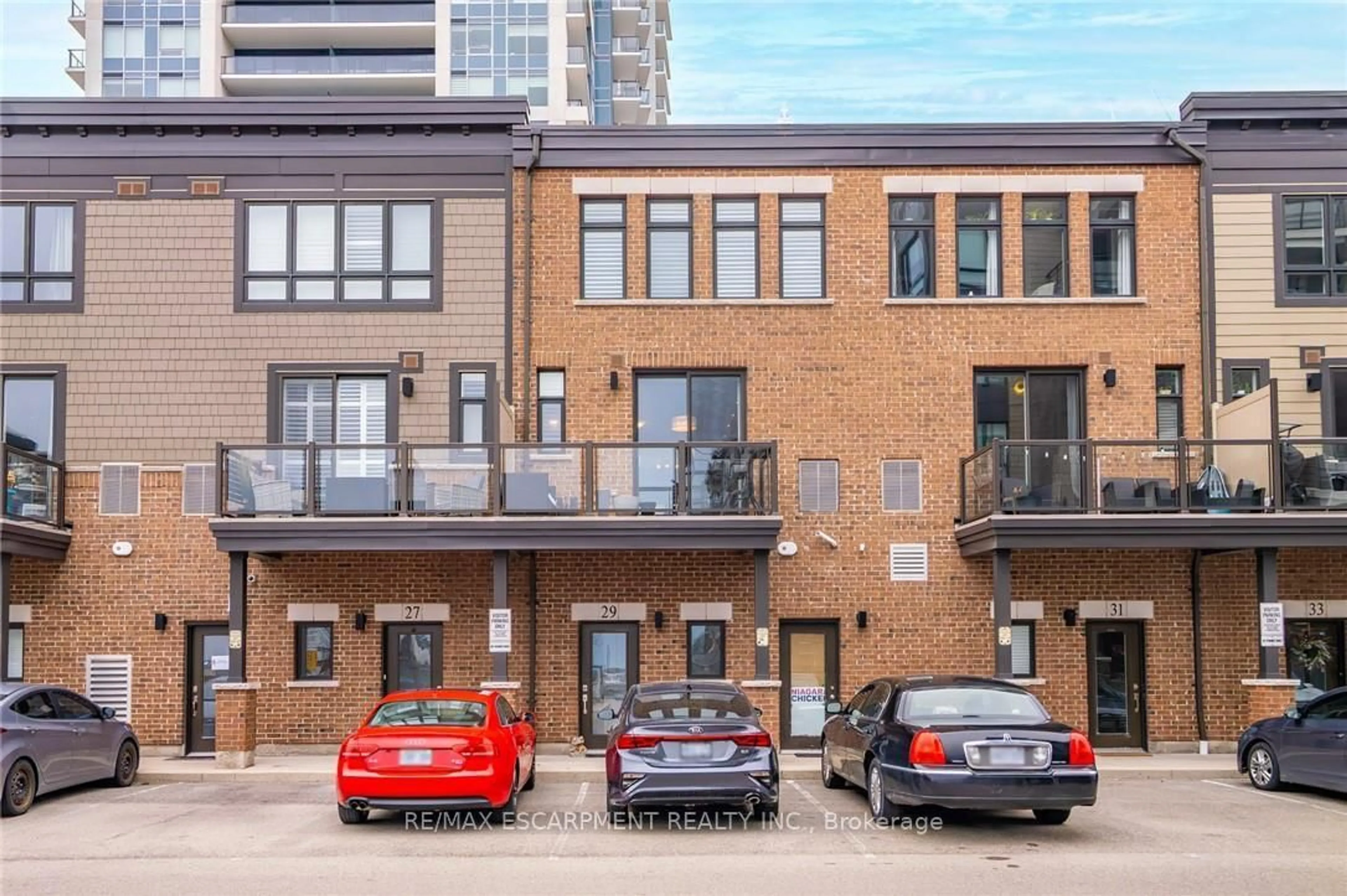 A pic from outside/outdoor area/front of a property/back of a property/a pic from drone, street for 29 Esplanade Lane, Grimsby Ontario L3M 0H2