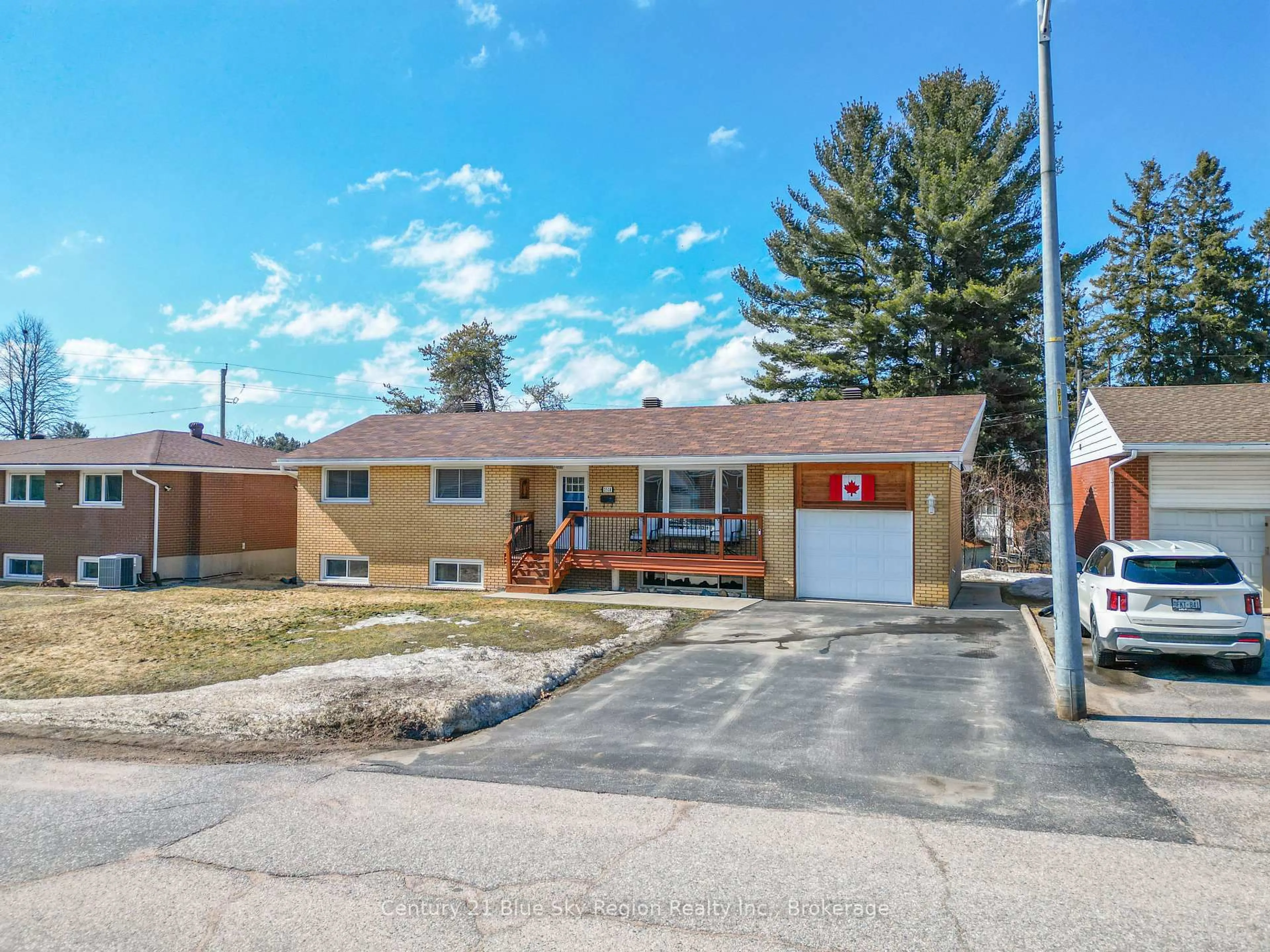 Home with brick exterior material, street for 2518 Sandra Ave, North Bay Ontario P1B 7W8