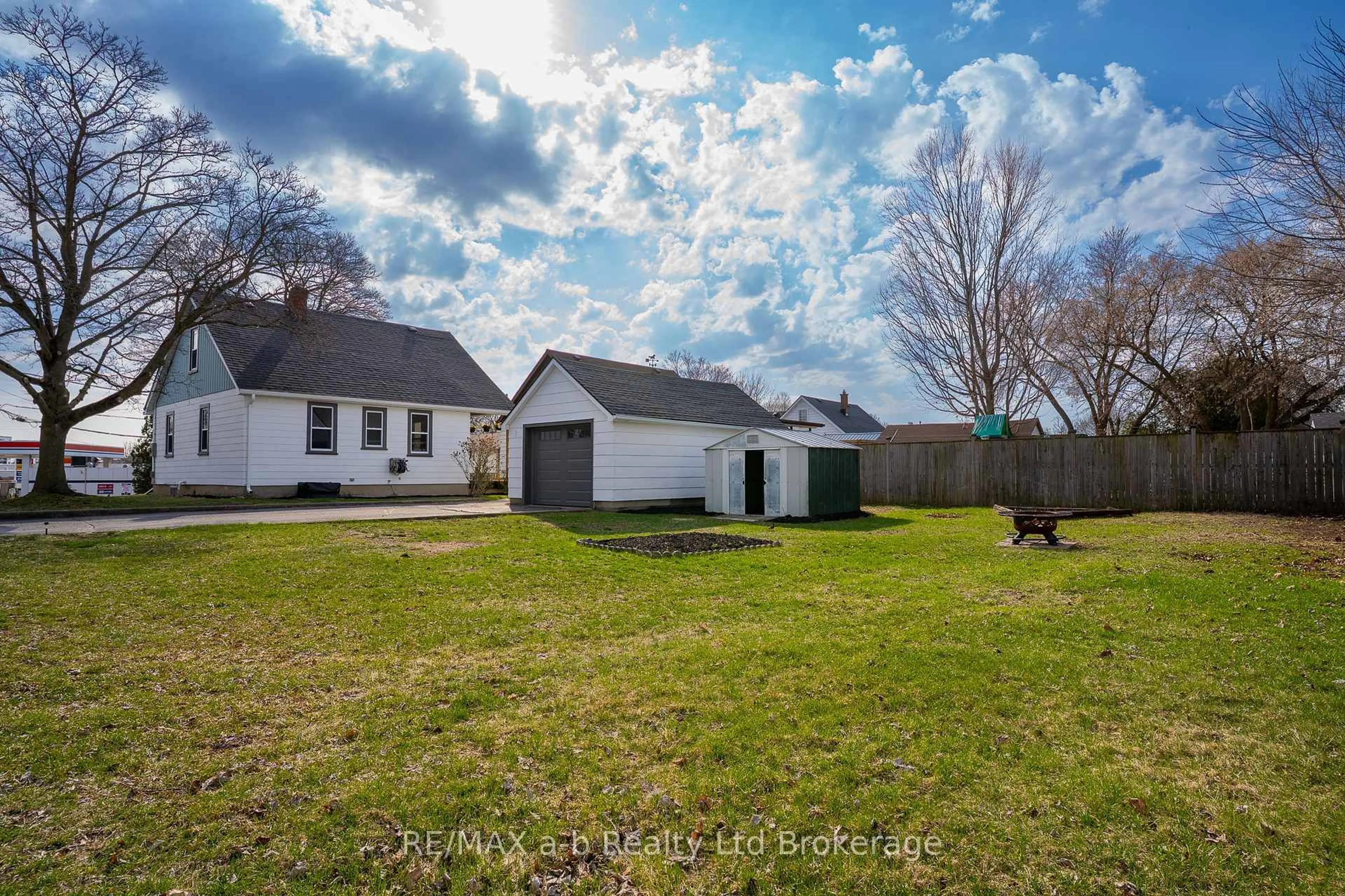 A pic from outside/outdoor area/front of a property/back of a property/a pic from drone, street for 7 BALL St, Tillsonburg Ontario N4G 2W5