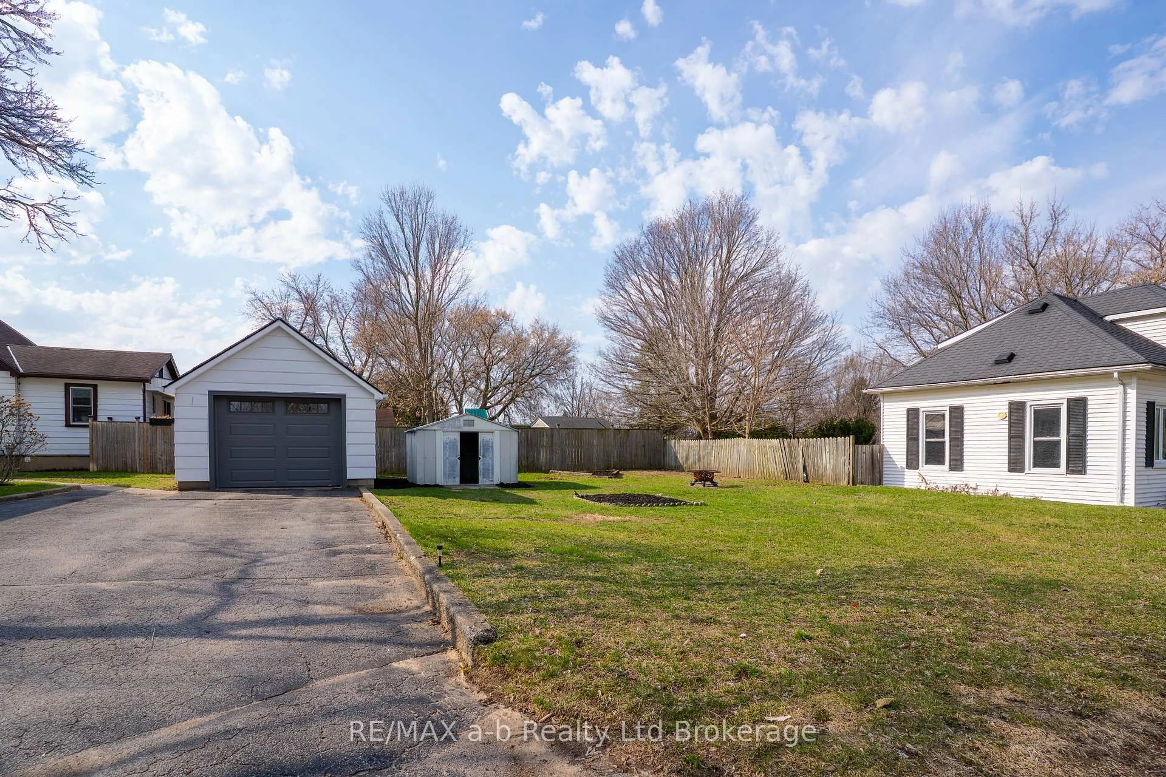 A pic from outside/outdoor area/front of a property/back of a property/a pic from drone, street for 7 BALL St, Tillsonburg Ontario N4G 2W5