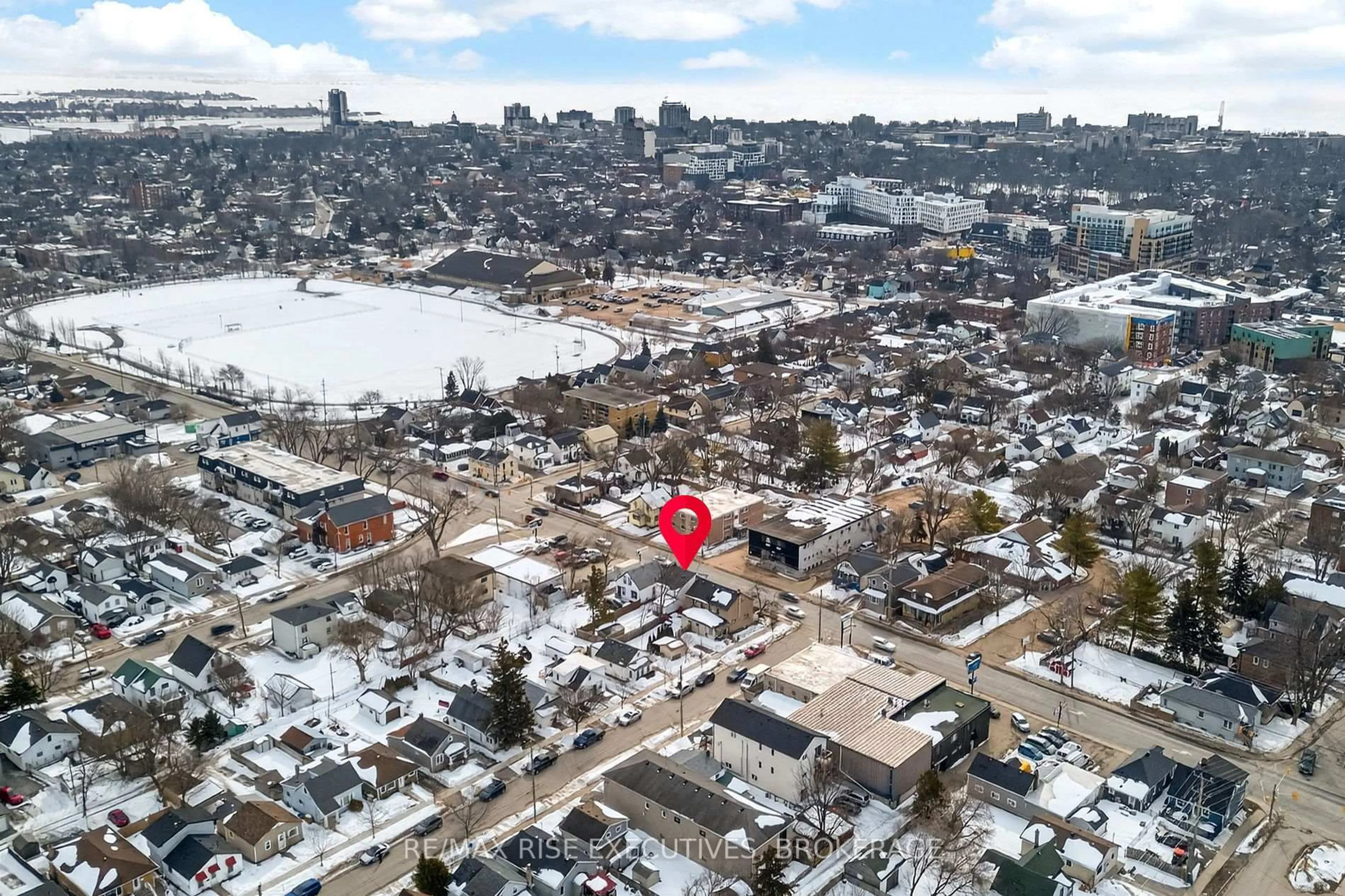 A pic from outside/outdoor area/front of a property/back of a property/a pic from drone, street for 203 Concession St, Kingston Ontario K7K 2B4