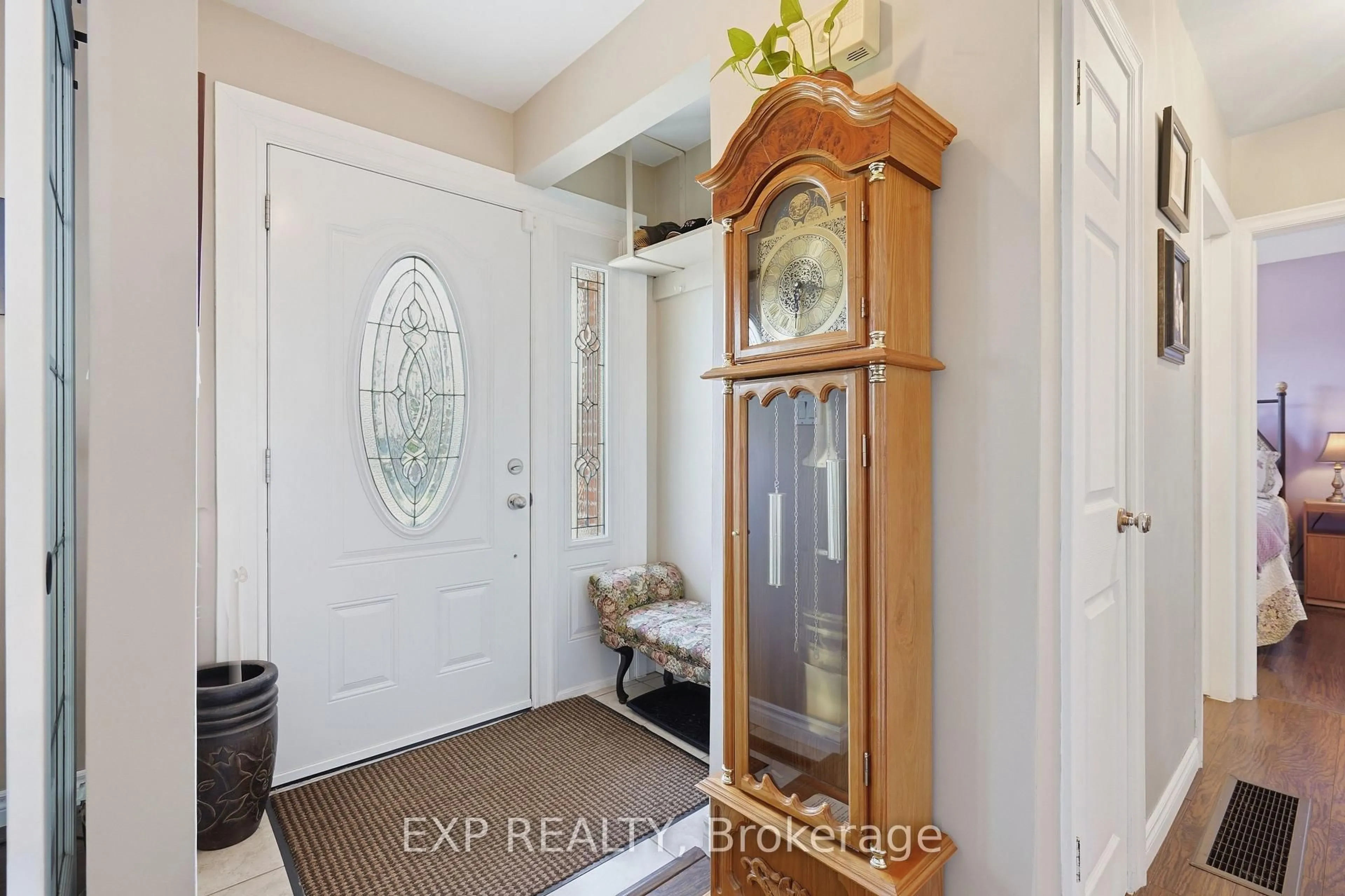 Indoor entryway for 117 LAURENTIAN Dr, London East Ontario N5W 1P1
