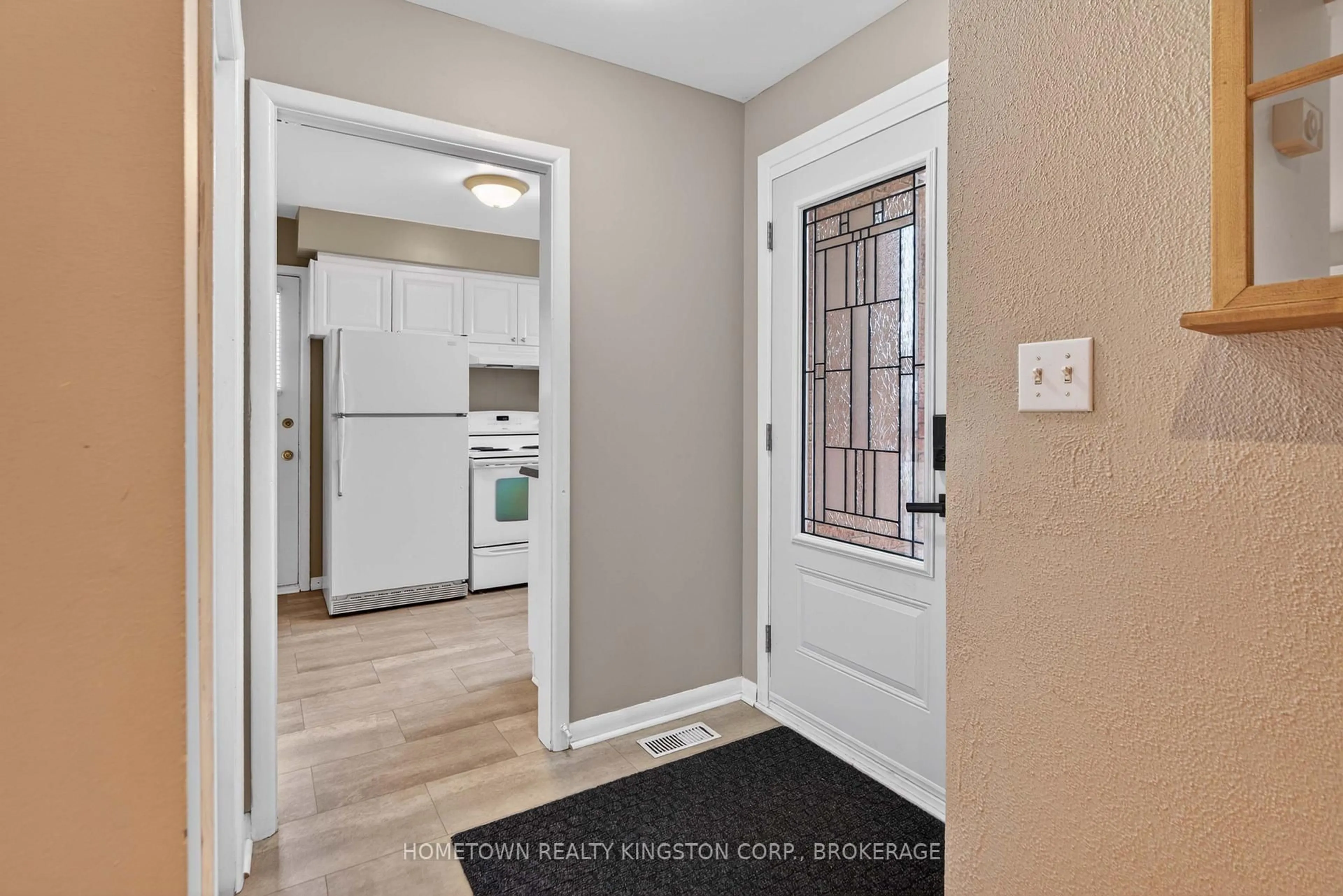 Indoor entryway for 656 Carnaby St, Kingston Ontario K7M 5M7