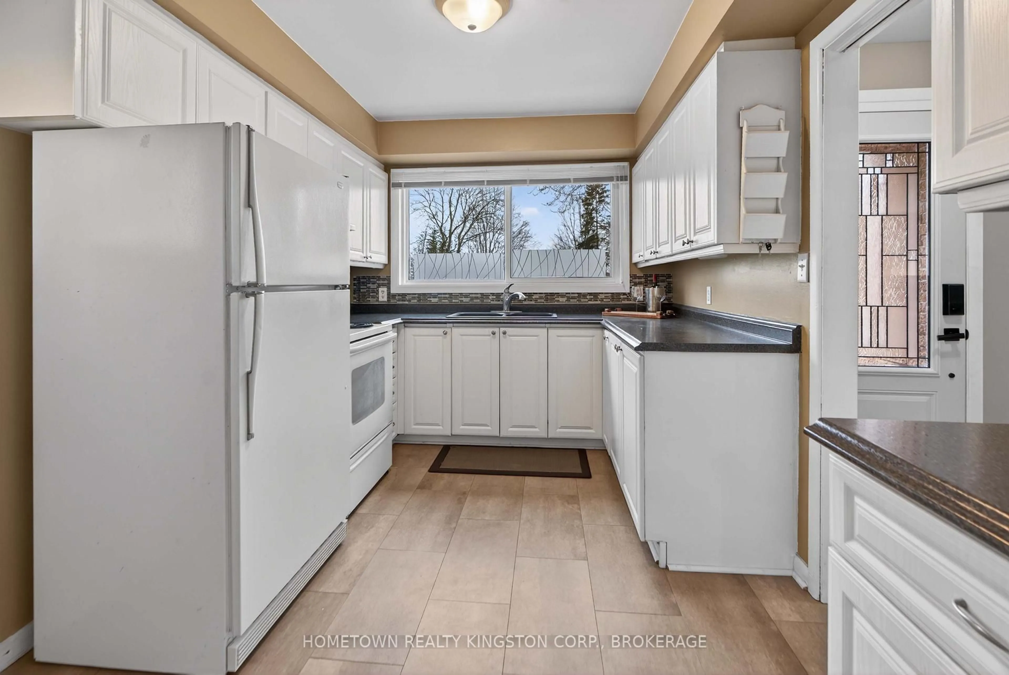 Standard kitchen, unknown for 656 Carnaby St, Kingston Ontario K7M 5M7