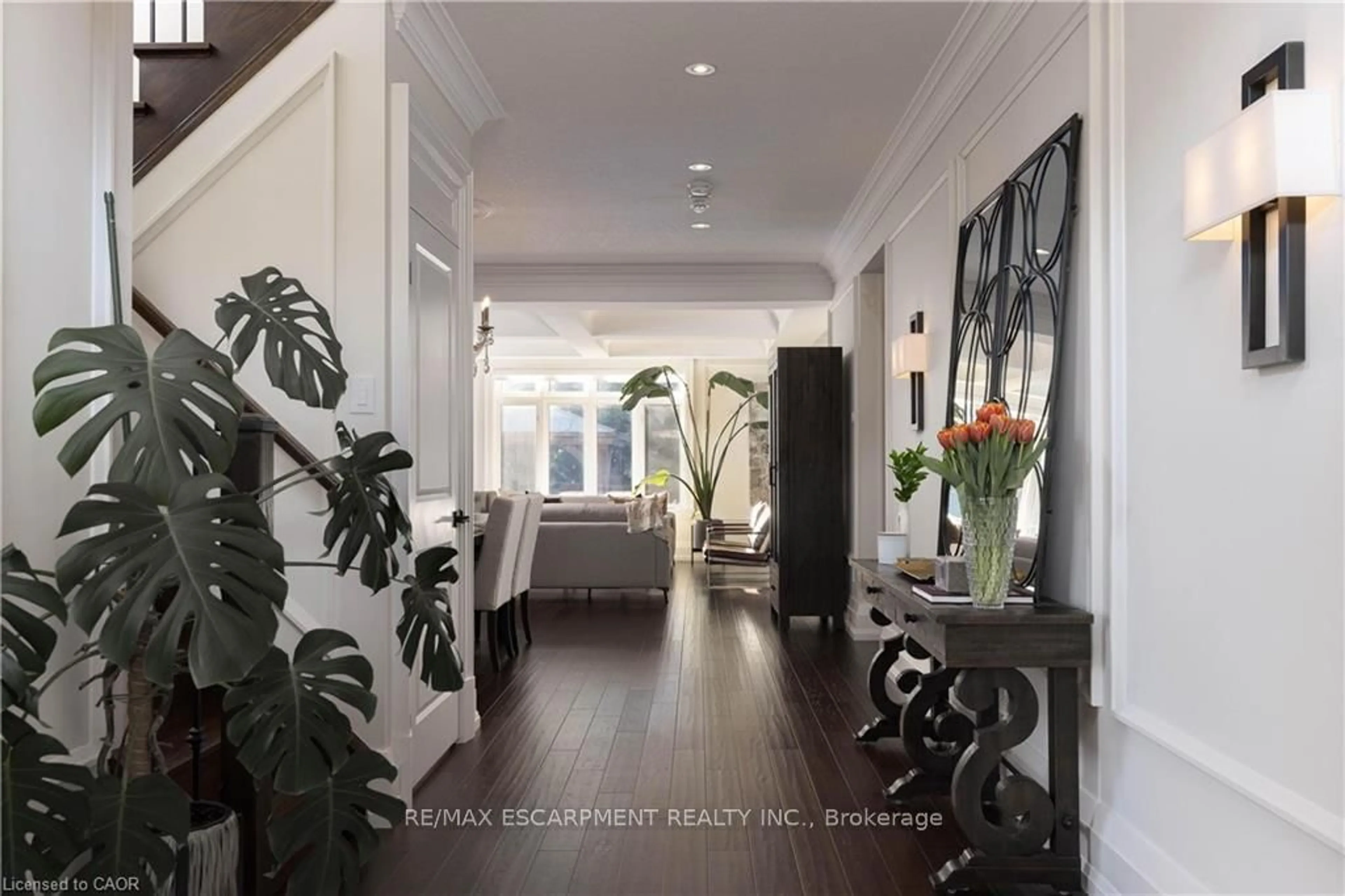 Indoor entryway for 41 Creanona Blvd, Hamilton Ontario L8E 5G2