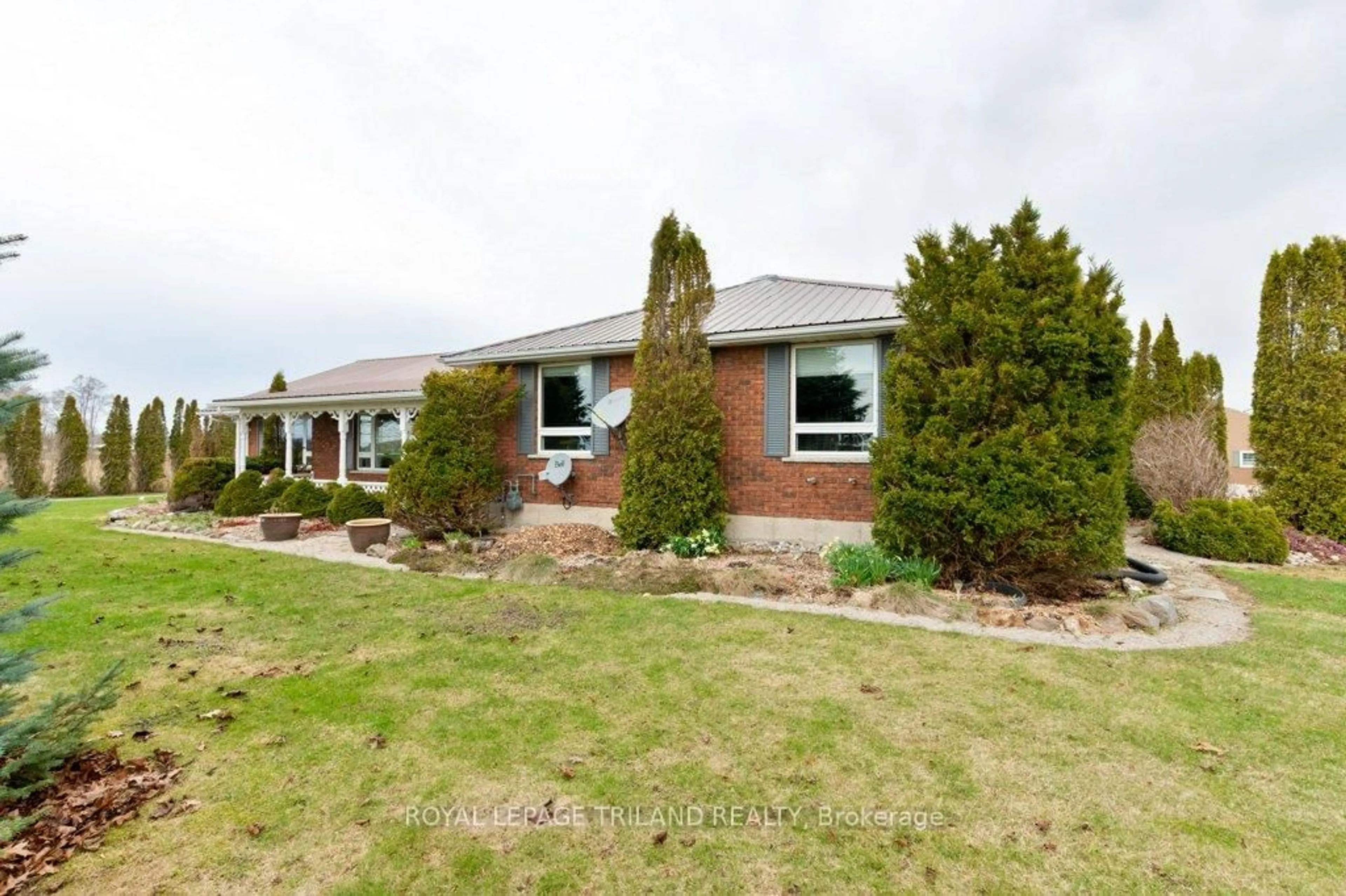 A pic from outside/outdoor area/front of a property/back of a property/a pic from drone, unknown for 51218 Nova Scotia Line, Malahide Ontario N5H 2R2