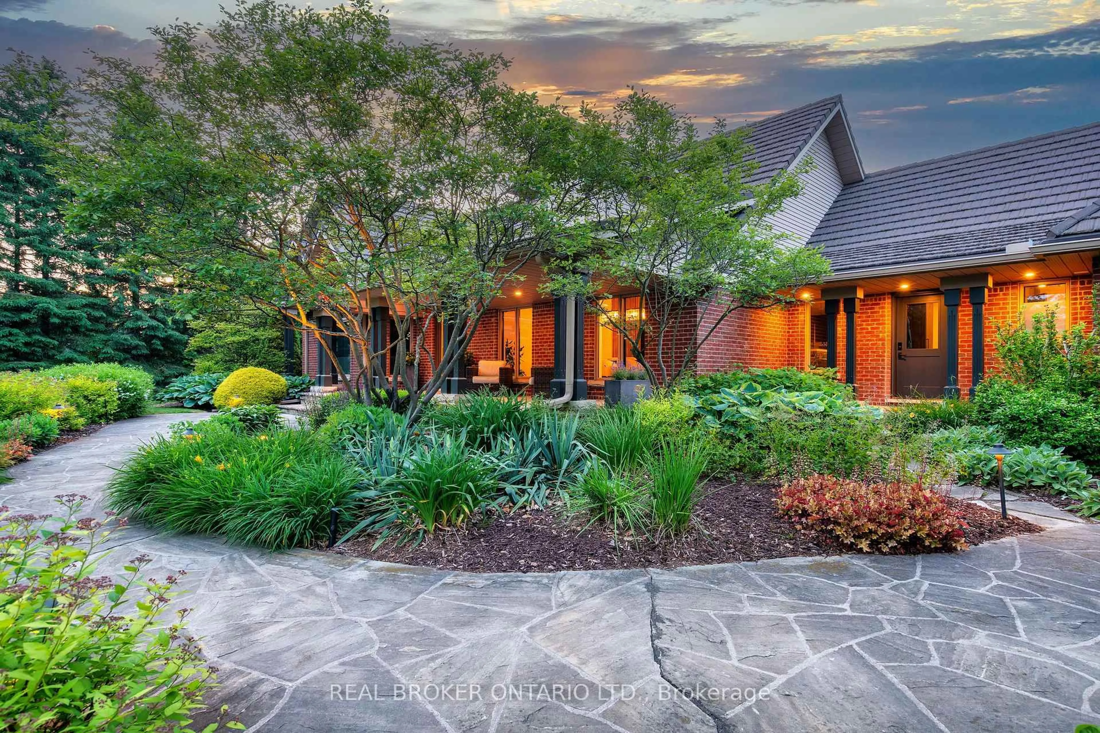 Unknown for 18 Fox Run Dr, Puslinch Ontario N0B 2J0