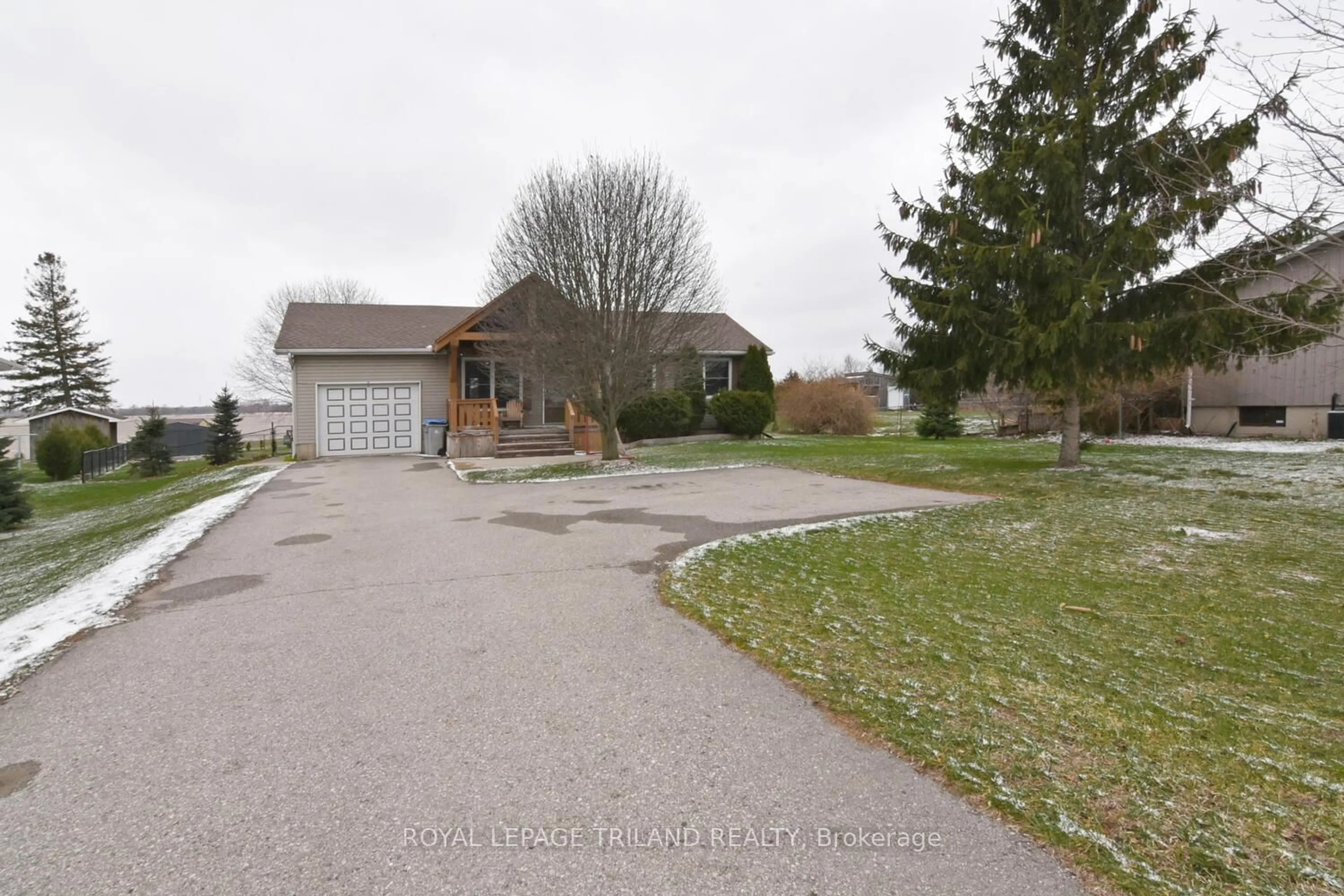A pic from outside/outdoor area/front of a property/back of a property/a pic from drone, street for 9907 Eric St, Lambton Shores Ontario N0M 2N0