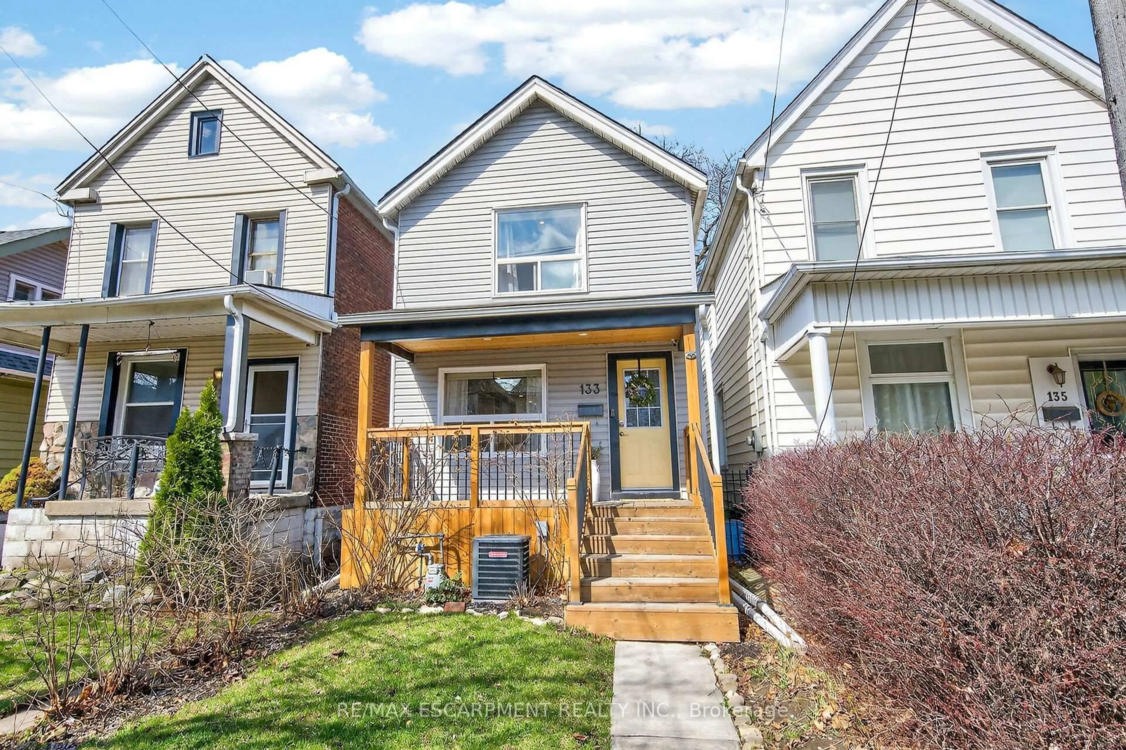 Home with brick exterior material, street for 133 Avondale St, Hamilton Ontario L8L 7B9