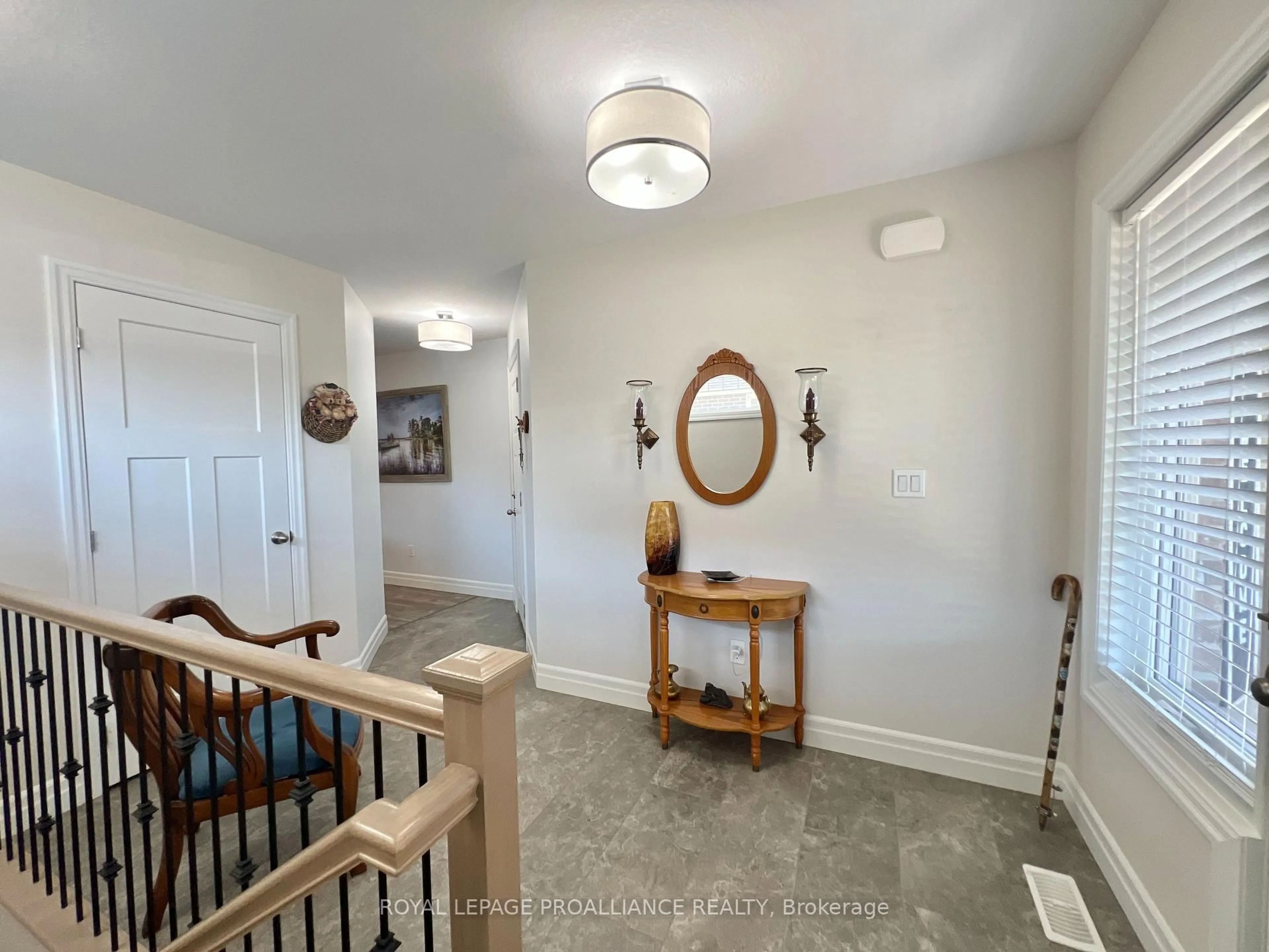 Indoor entryway for 38 Mercedes Dr, Belleville Ontario K8N 0B7