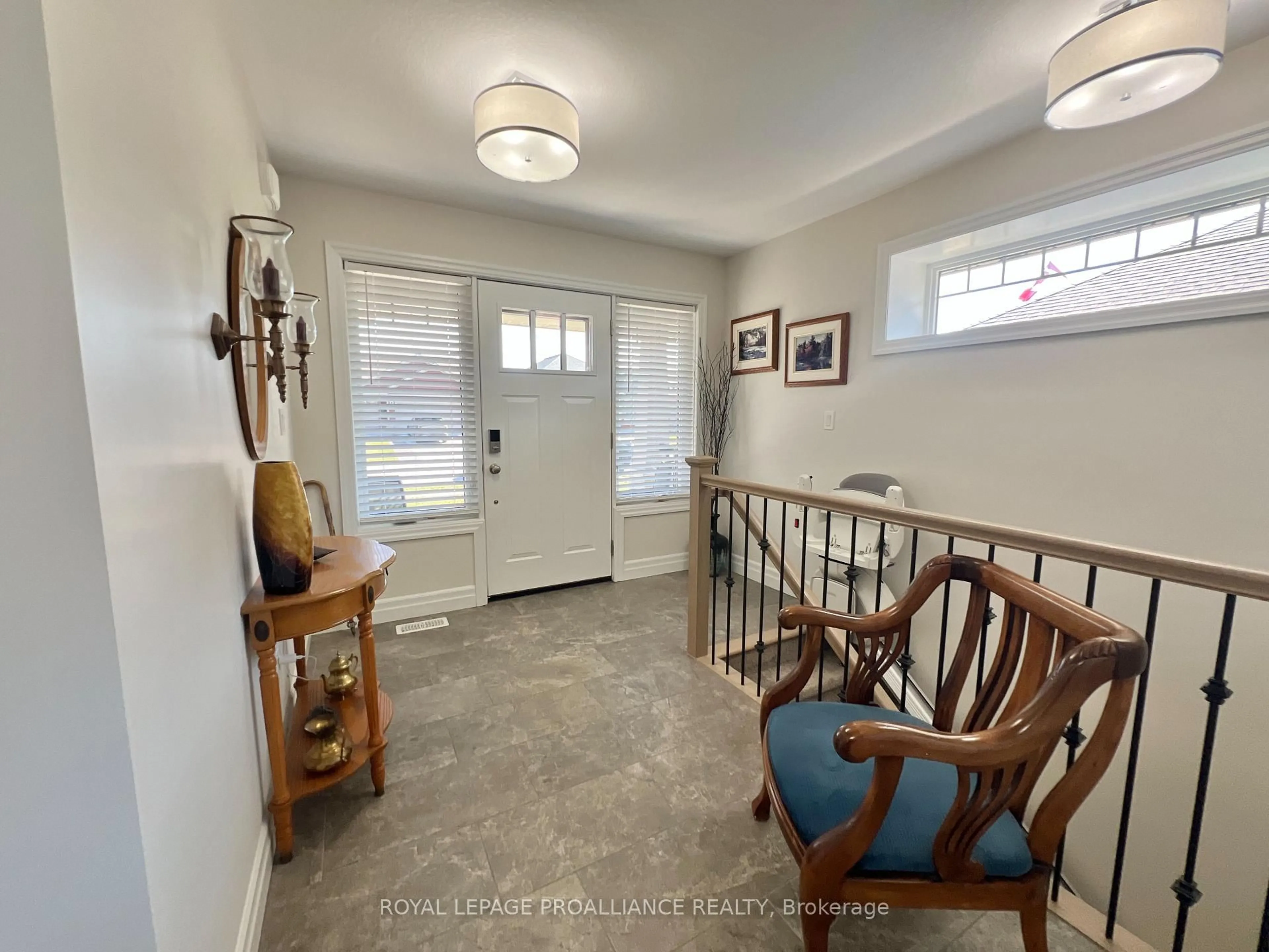 Indoor entryway for 38 Mercedes Dr, Belleville Ontario K8N 0B7